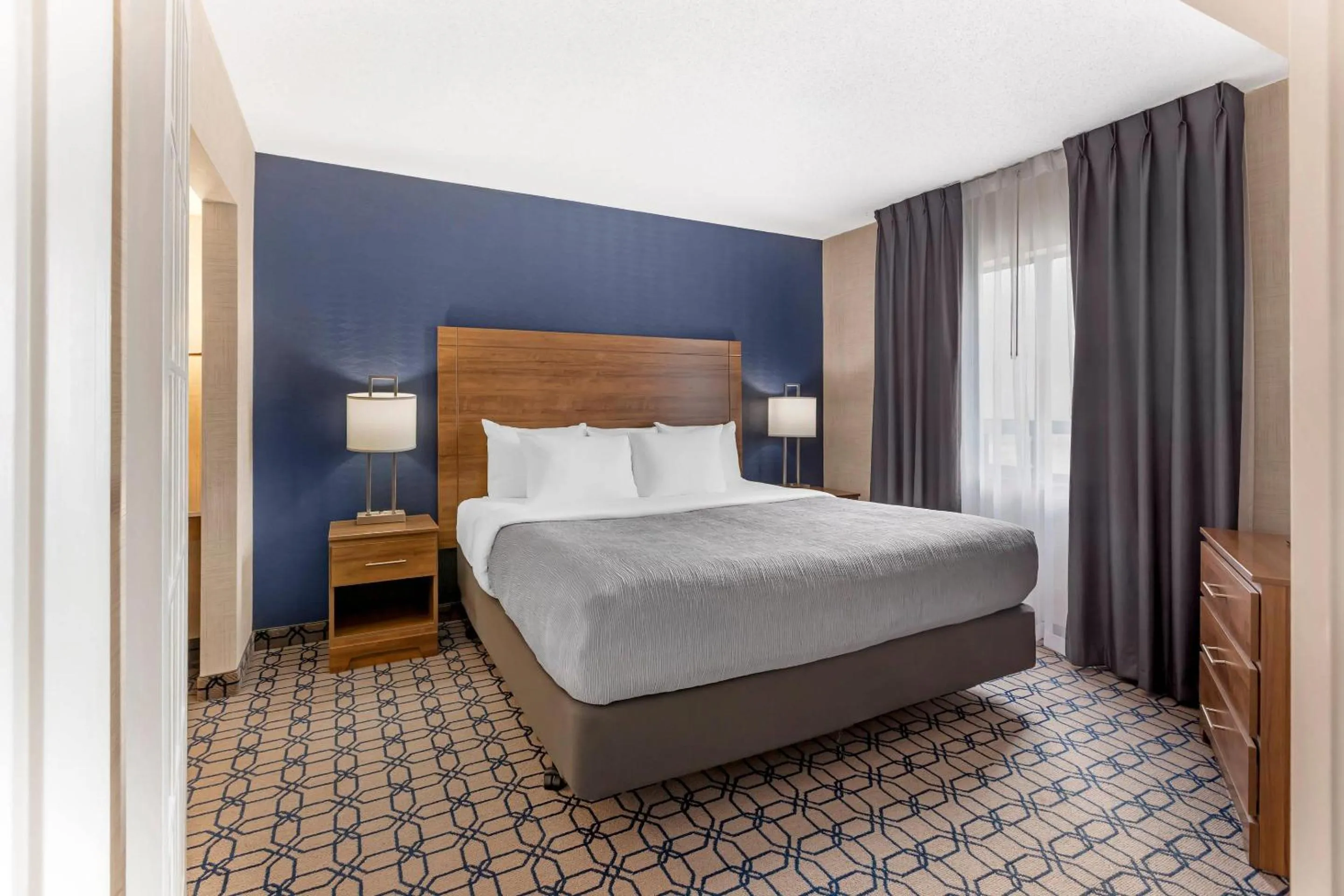 Bedroom, Bed in Quality Suites