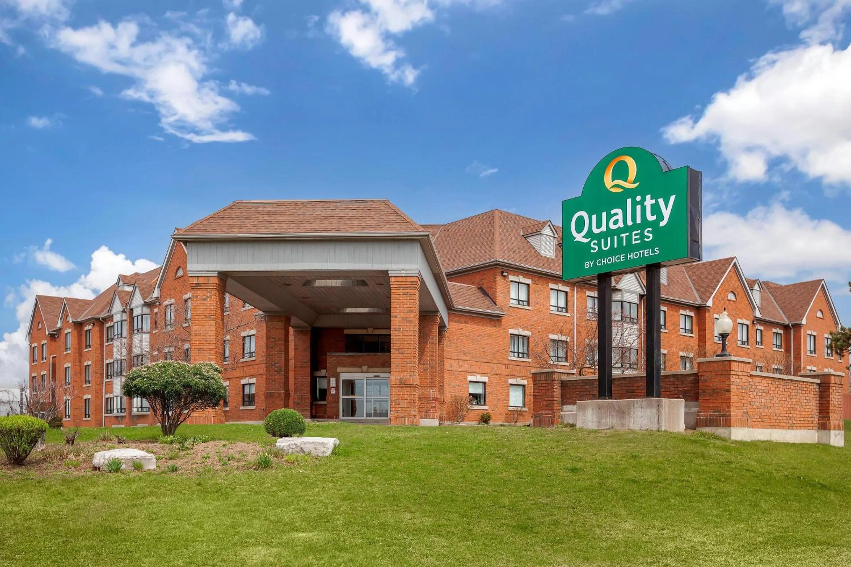 Property building in Quality Suites