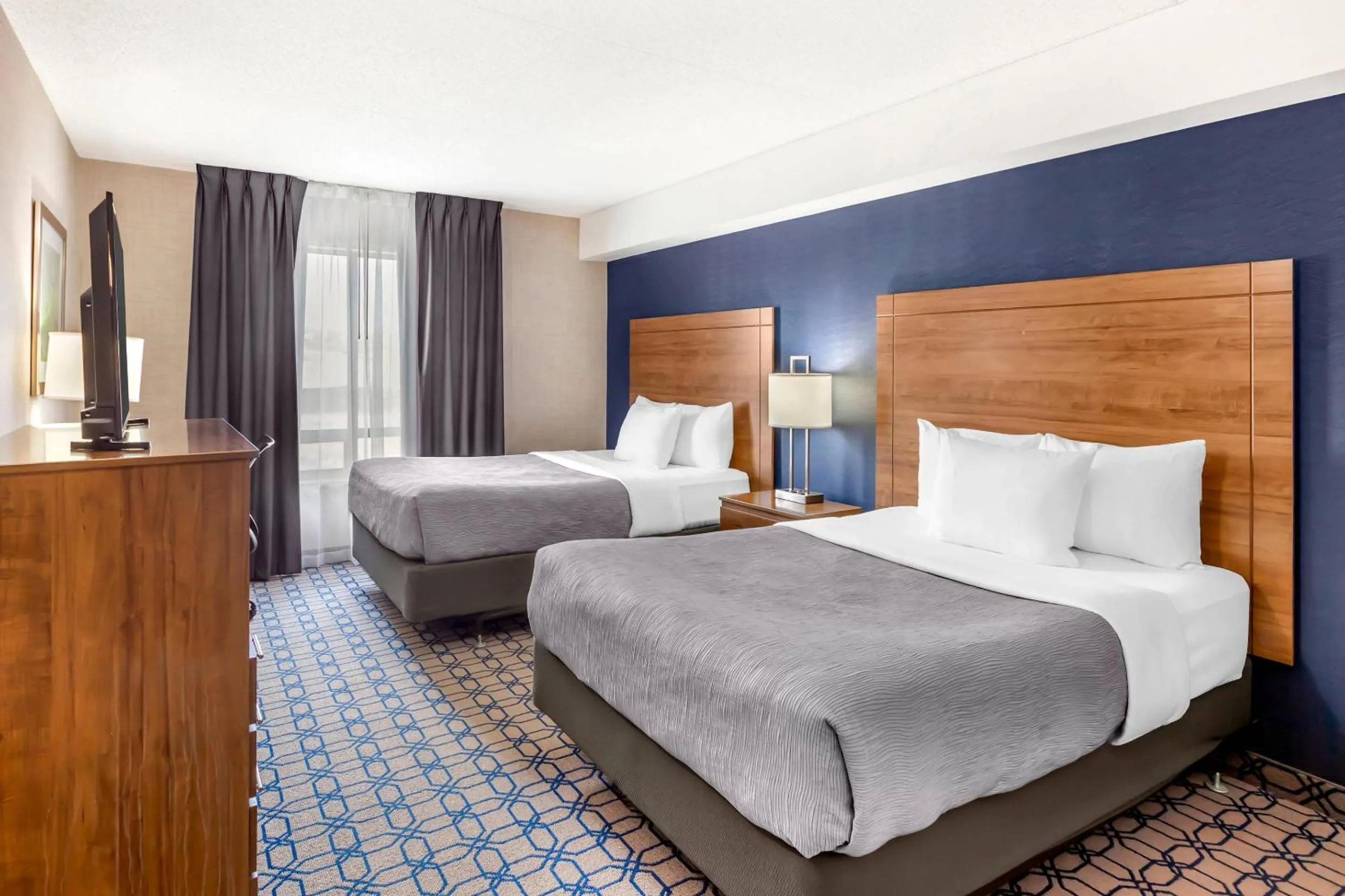 Bedroom, Bed in Quality Suites