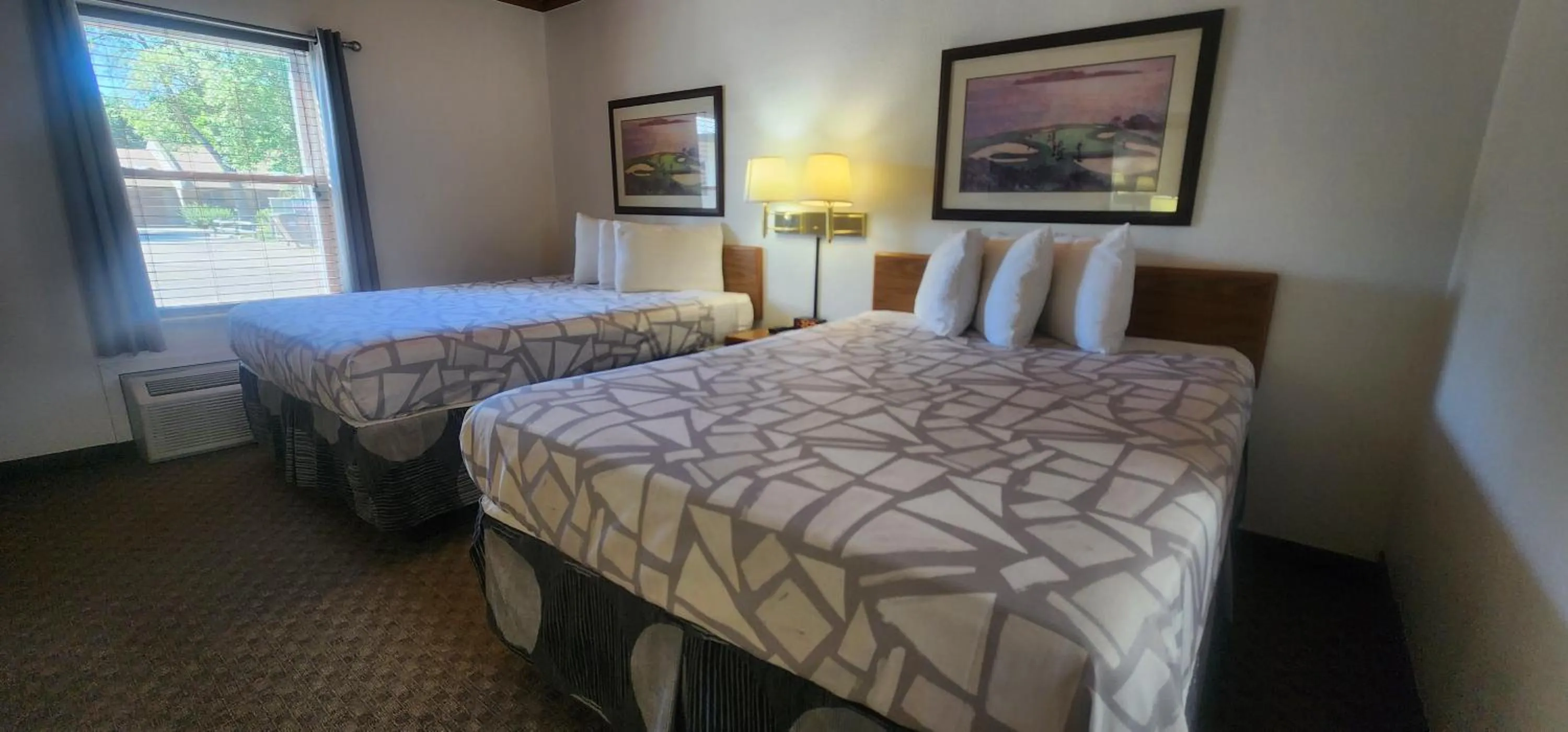 Bed in Lantern Motel