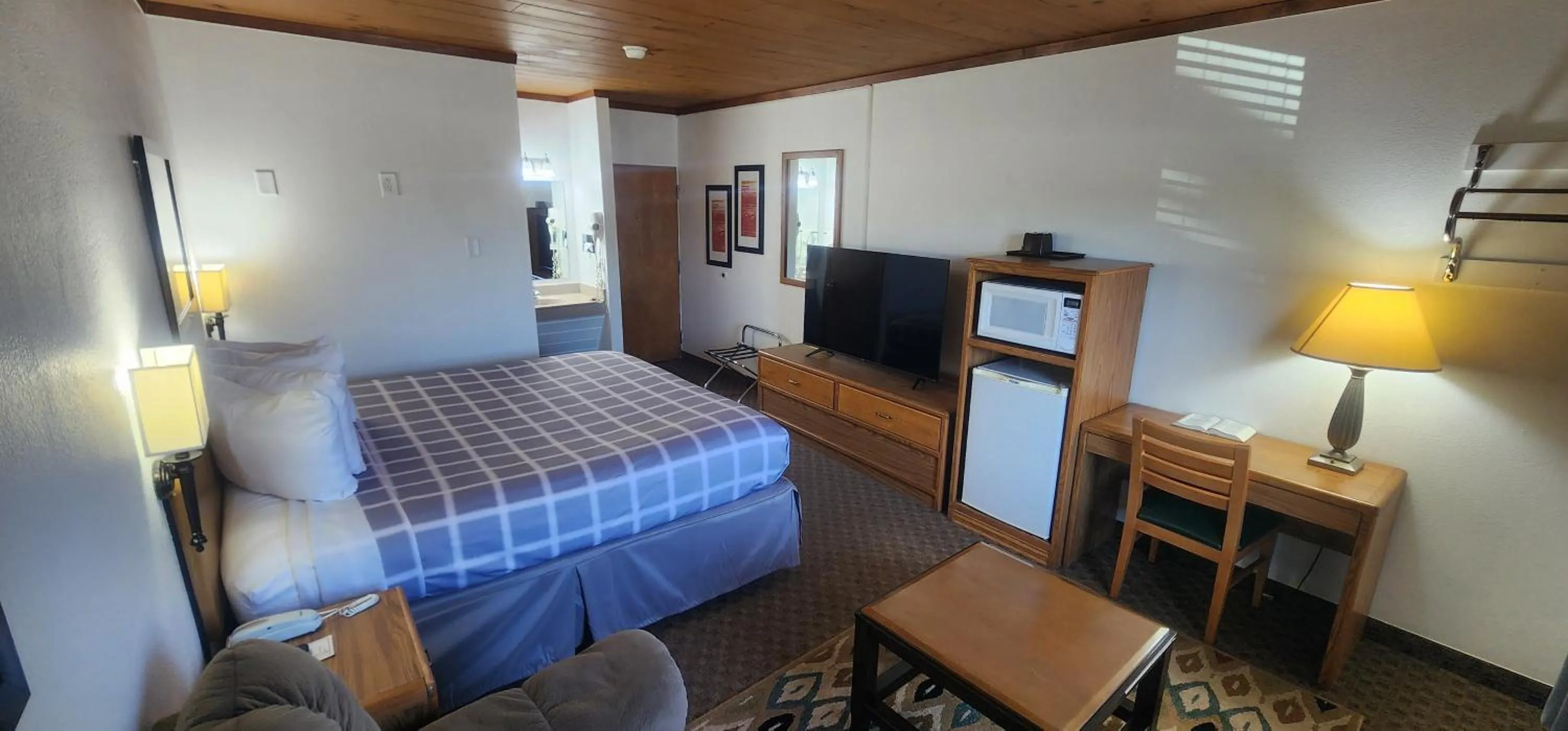 Bed in Lantern Motel