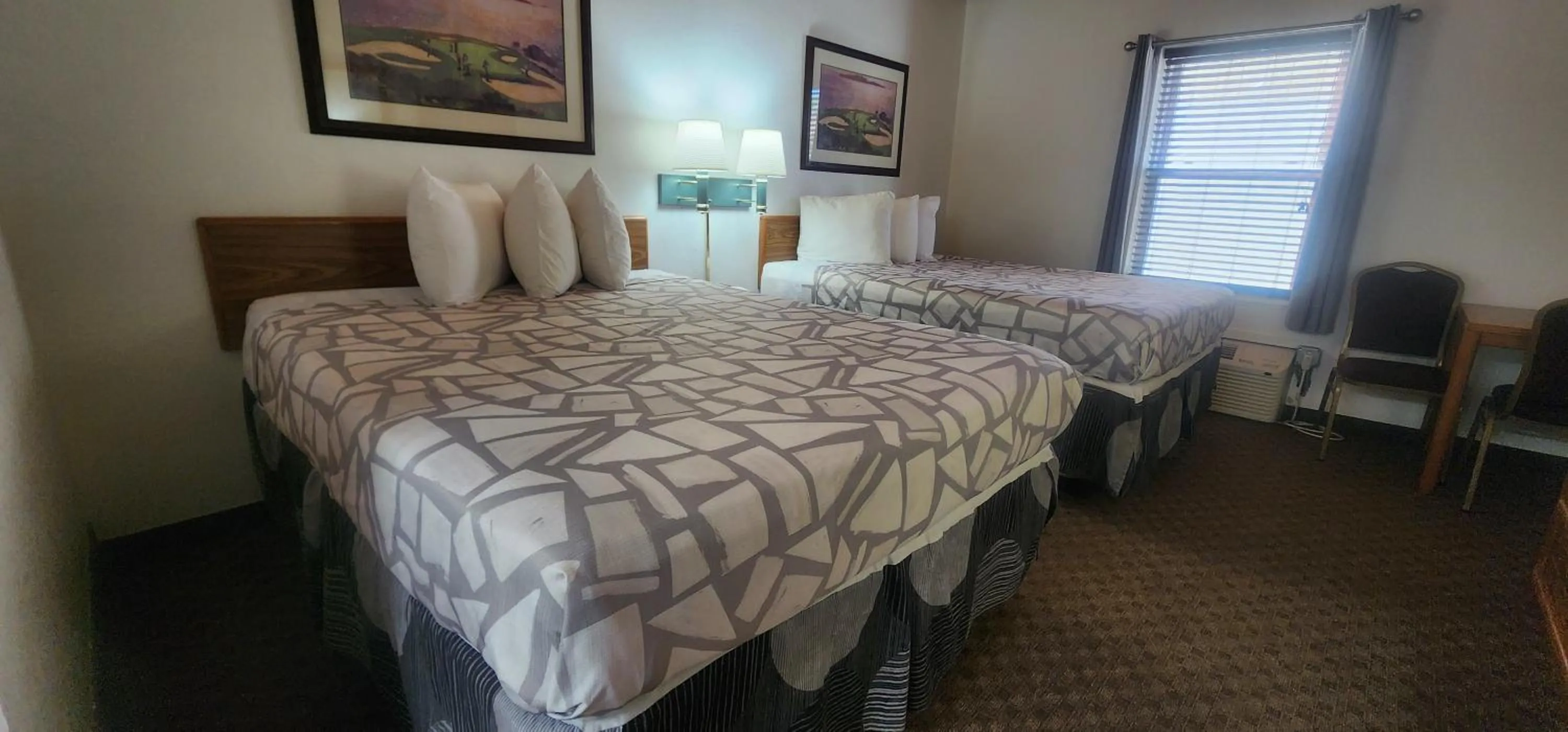 Bed in Lantern Motel