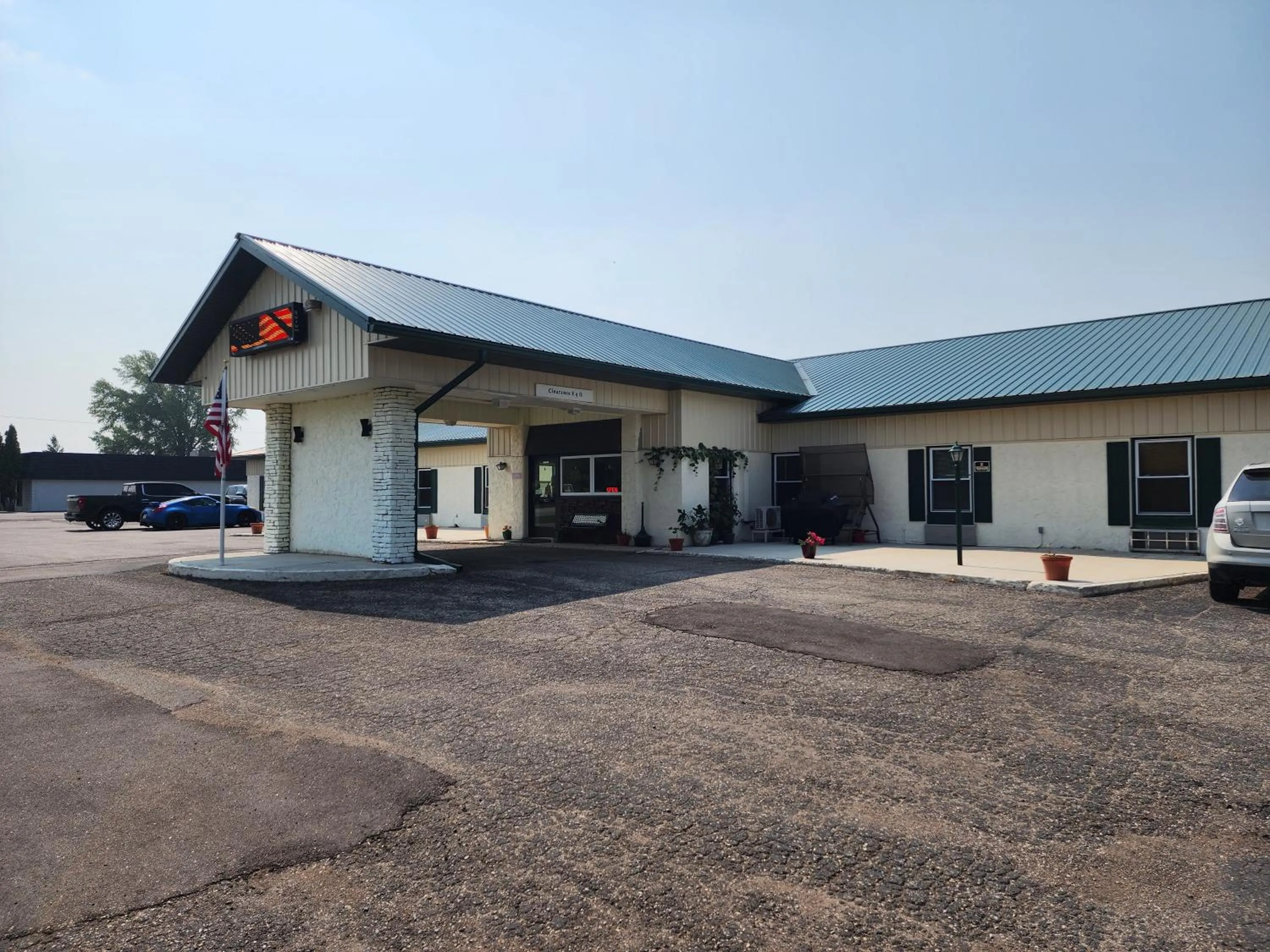 Property building in Lantern Motel