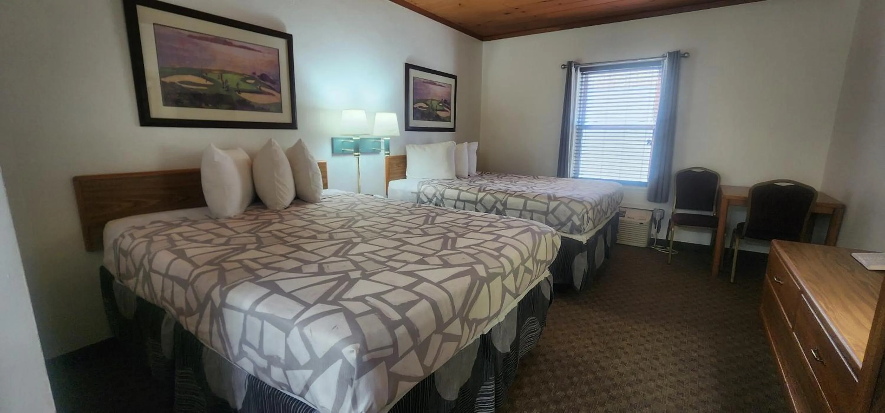 Bed in Lantern Motel