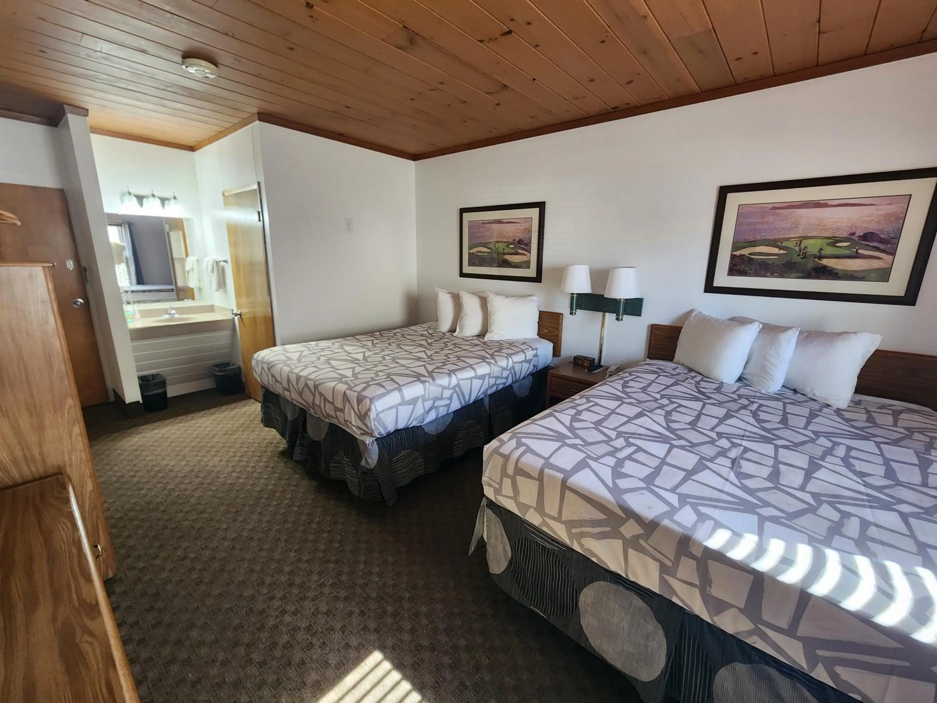 Bed in Lantern Motel