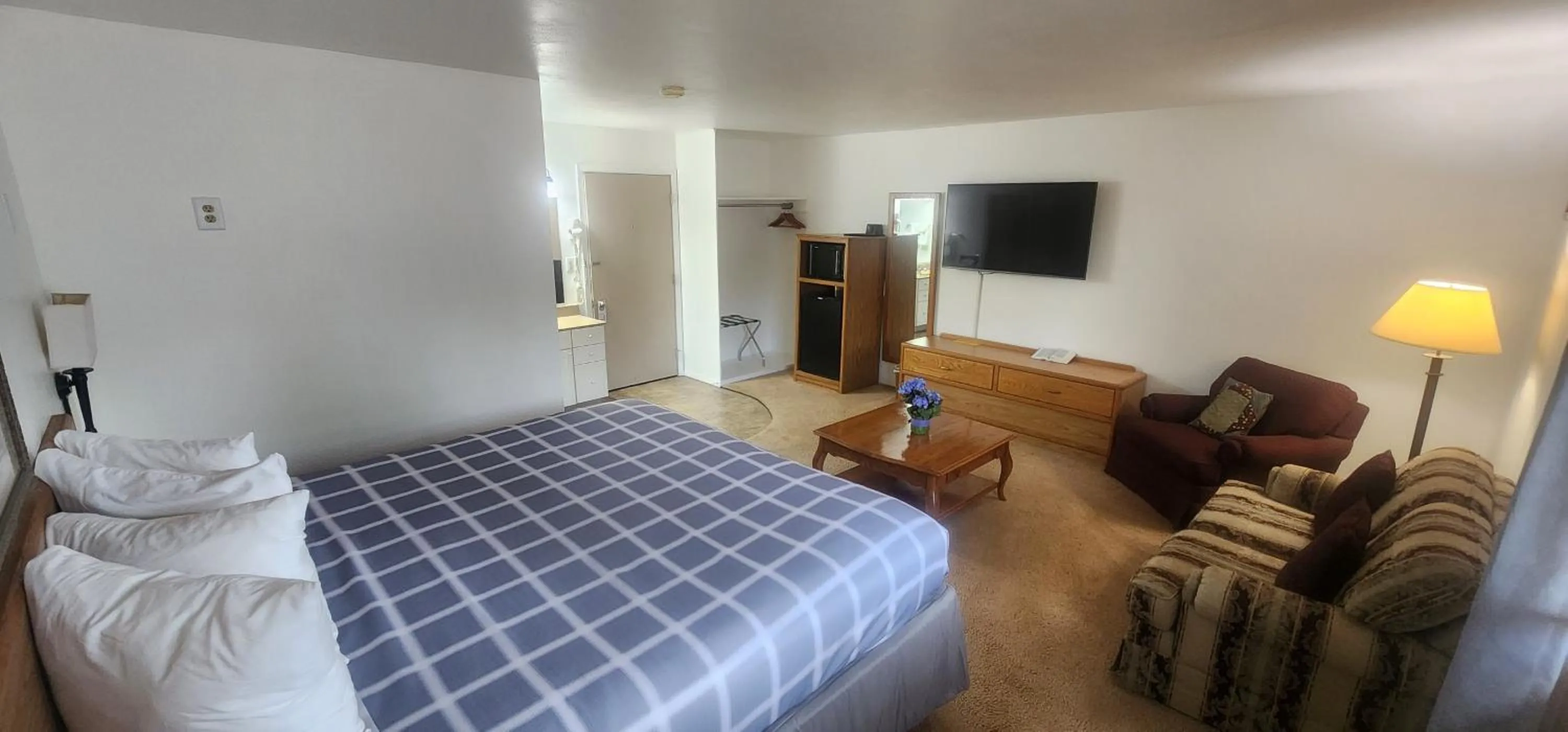 Bed in Lantern Motel