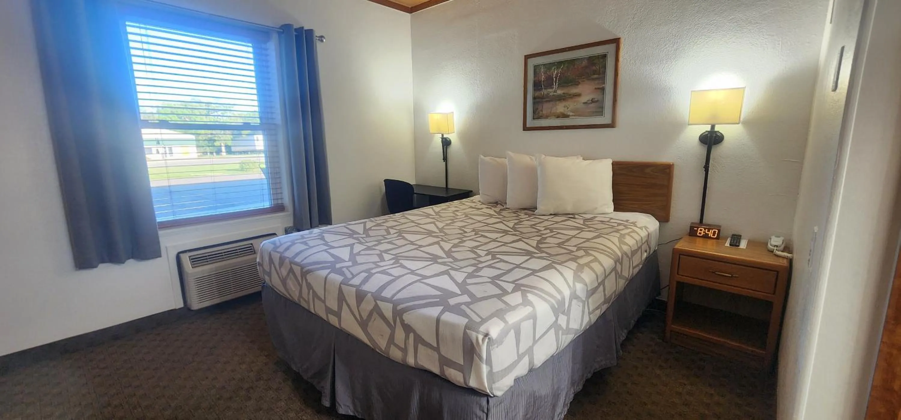 Bed in Lantern Motel