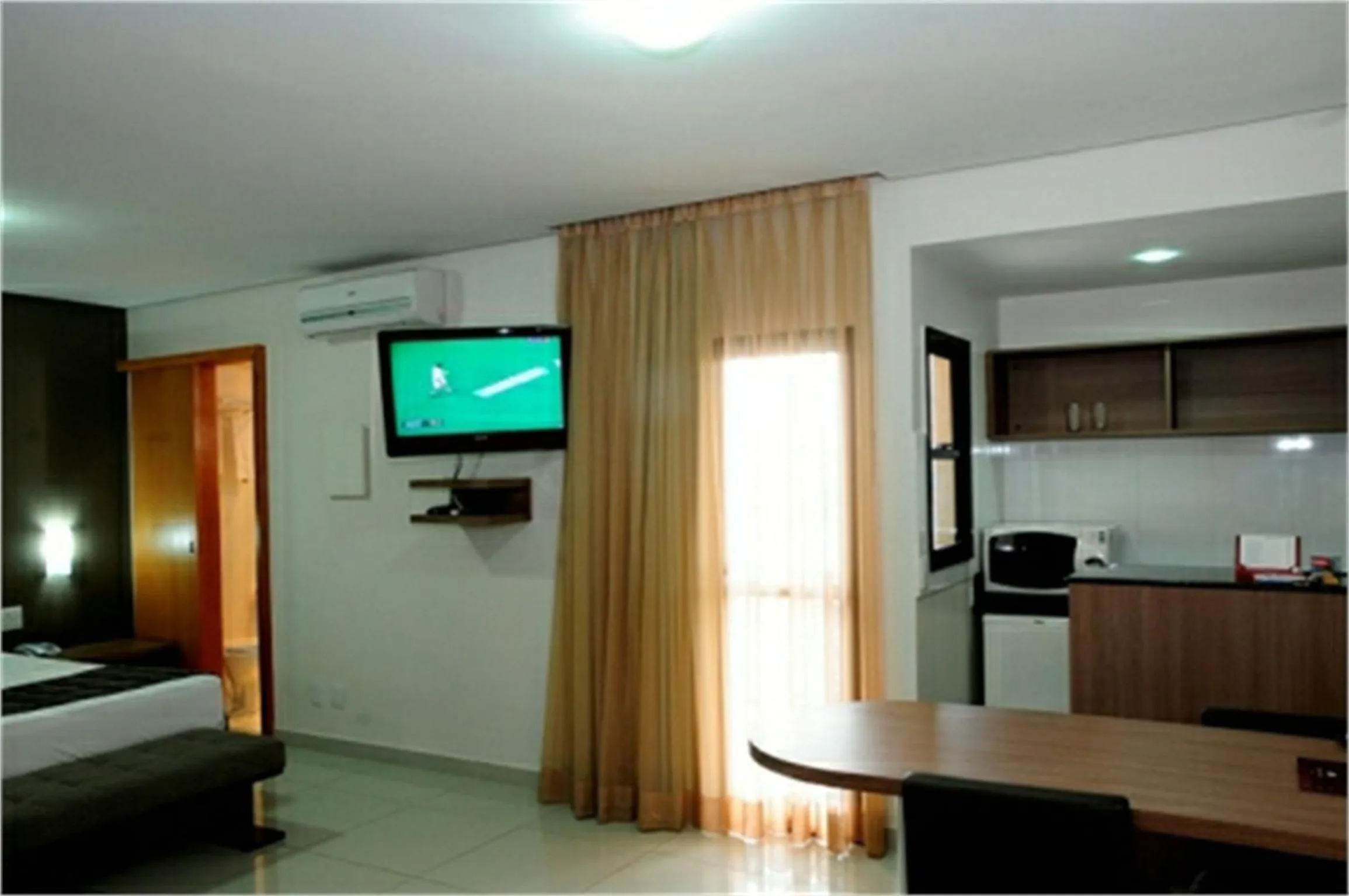 Photo of the whole room in Bristol Evidence Hotel