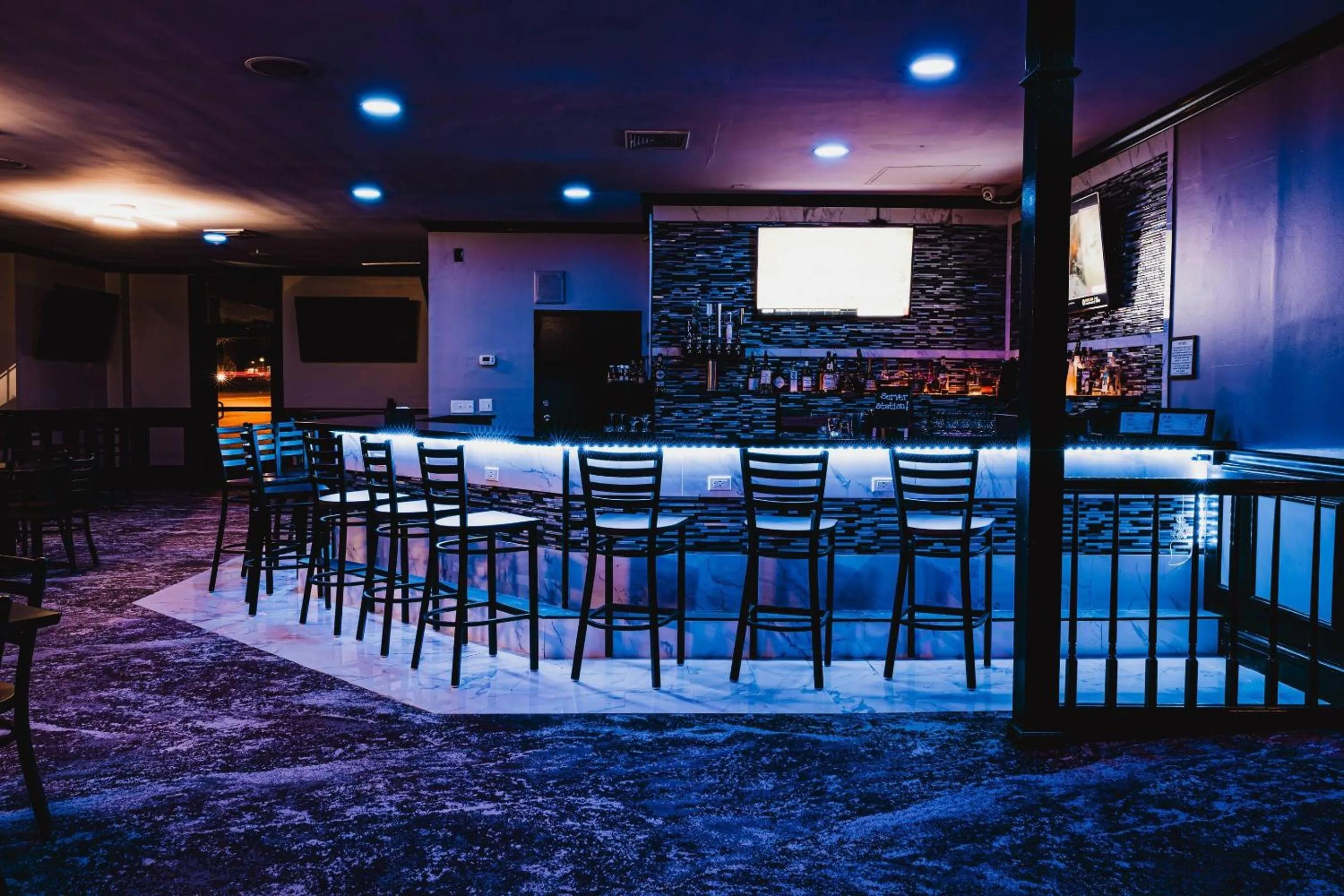 Lounge or bar in Inn on the Square, an Ascend Collection Hotel