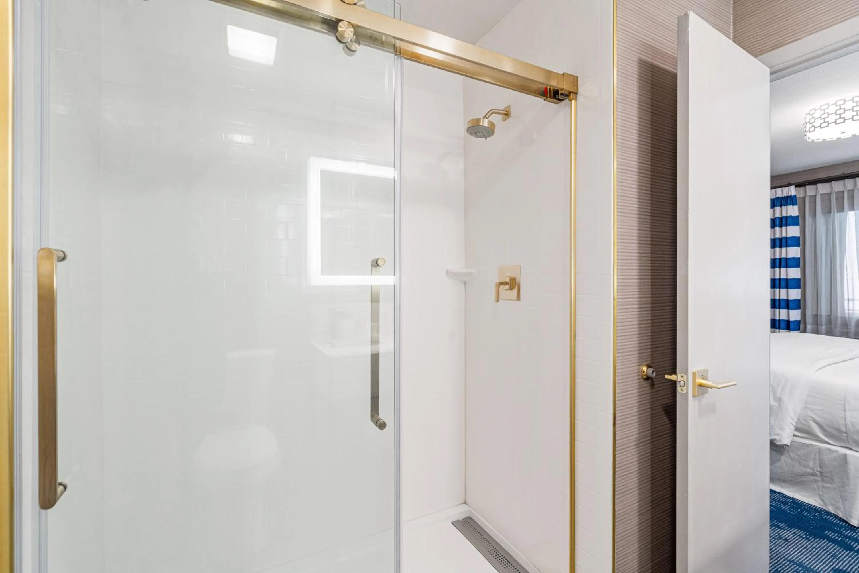 Shower, Bed in 3 Palms Tucson North Foothills