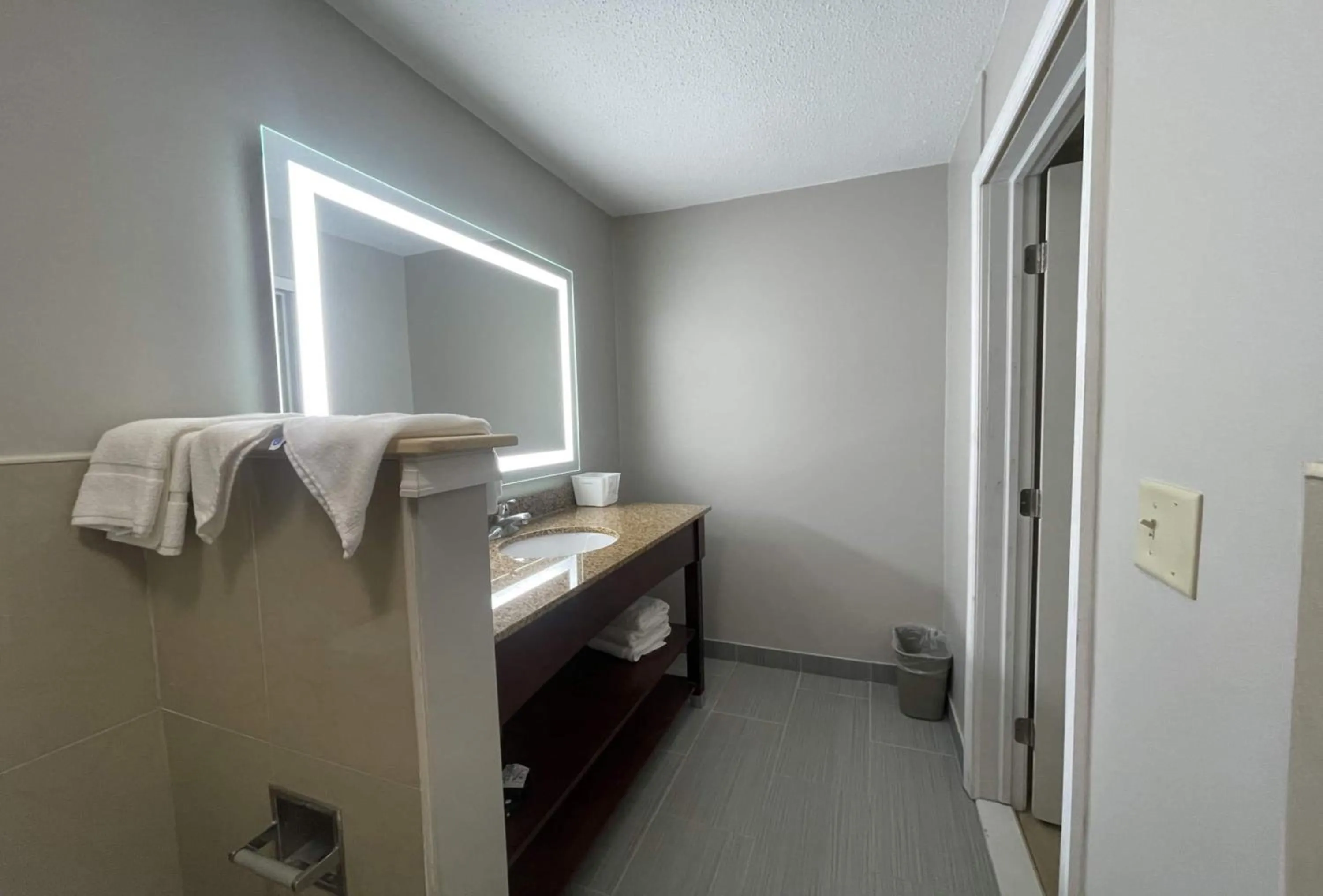 Bathroom, Bed in Days Inn & Suites by Wyndham York