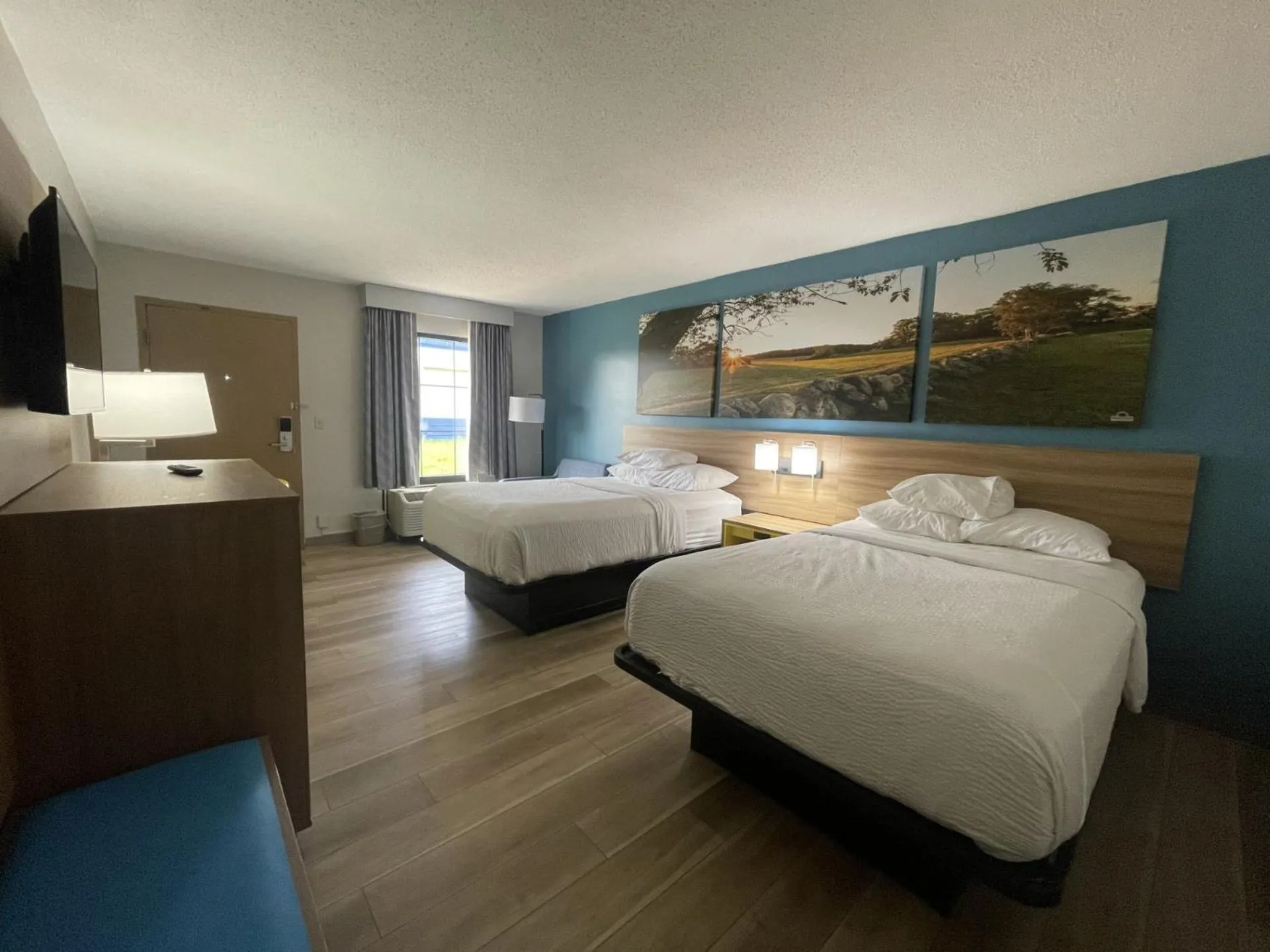 Bed in Days Inn & Suites by Wyndham York