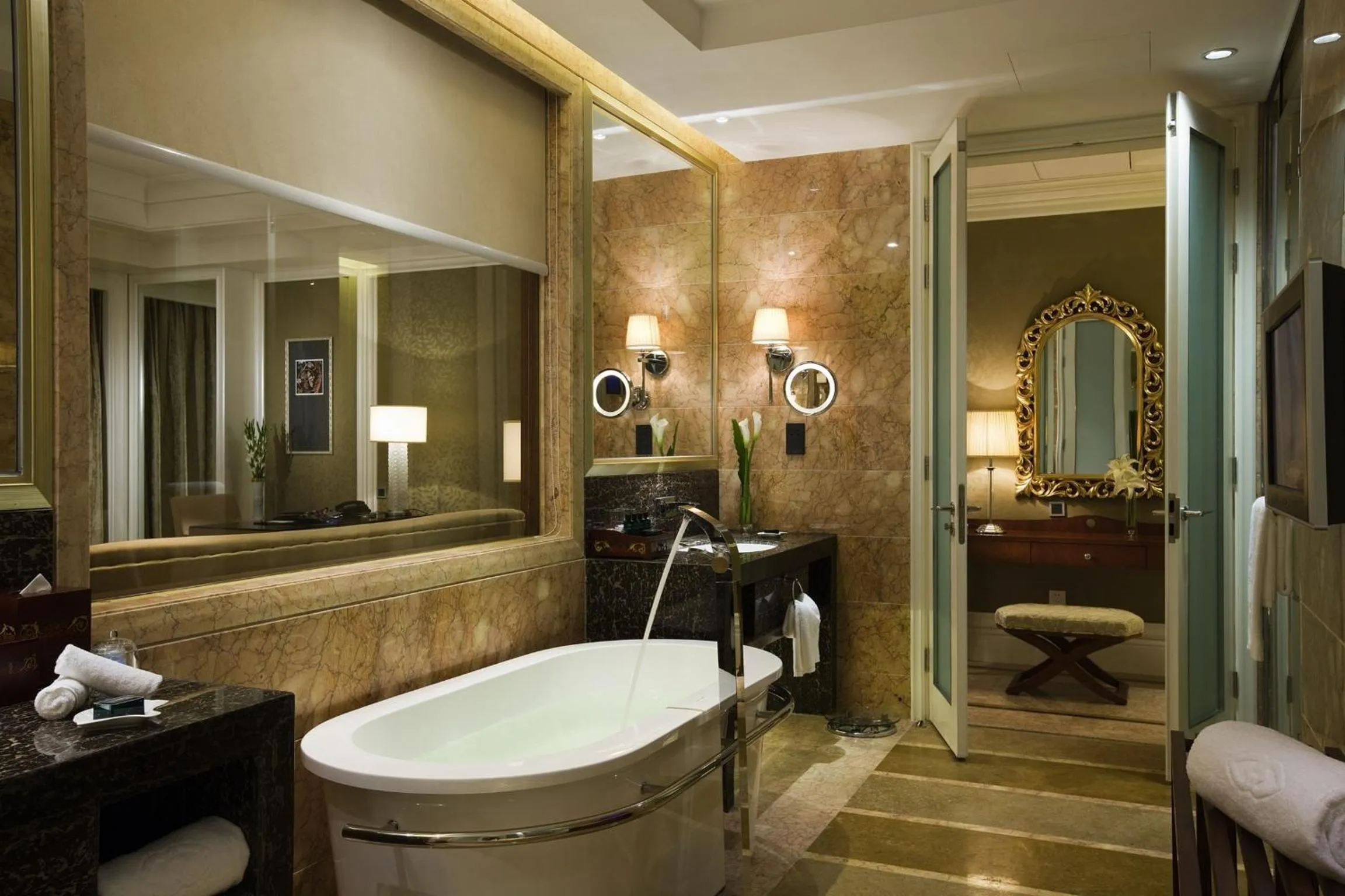 Bathroom in Hotel Shanghai Sheshan Oriental - Handwritten Collection