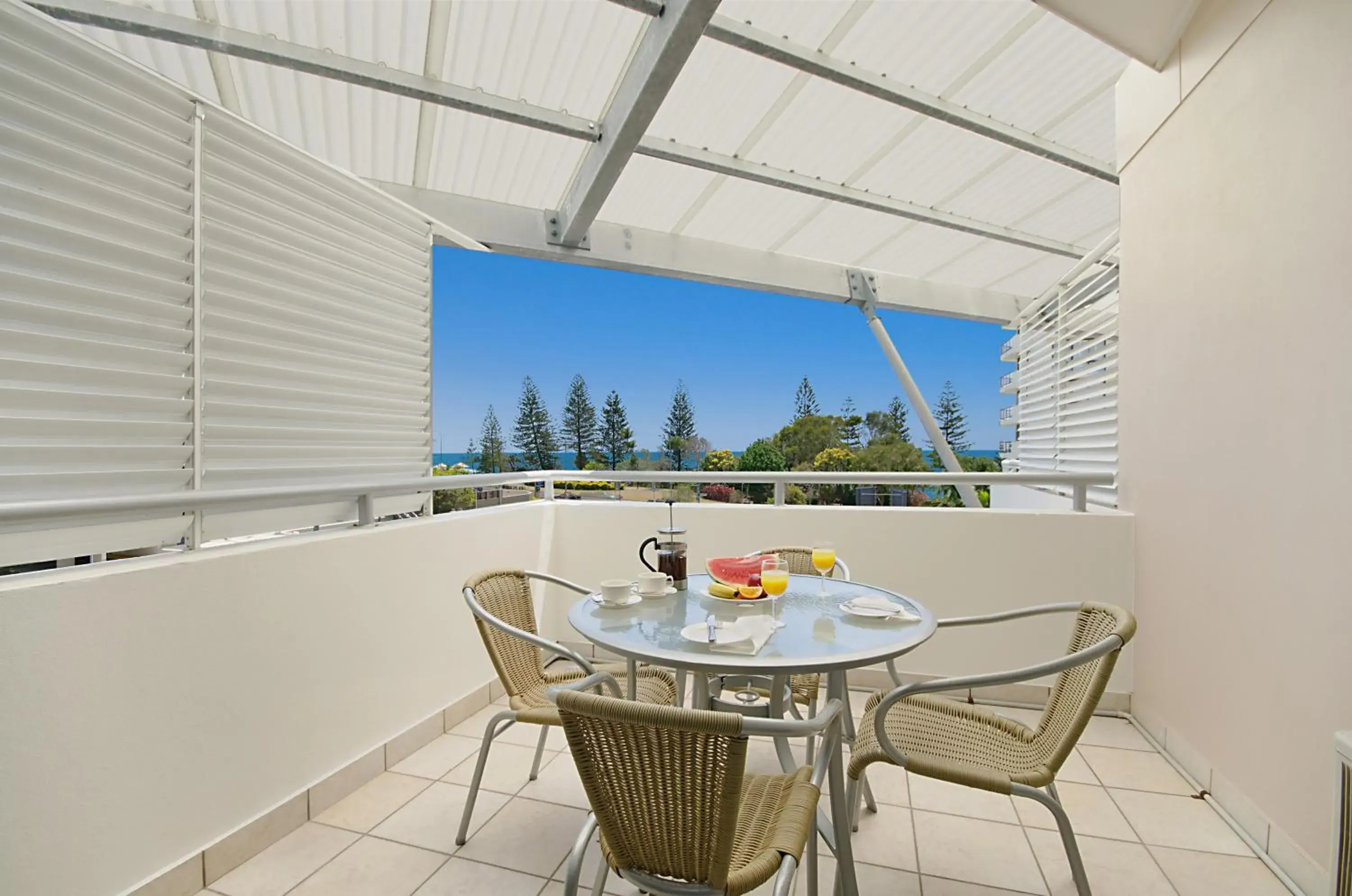 Deluxe One-Bedroom Apartment in Beach Club Resort Mooloolaba Deluxe One-Bedroom Apartment in Beach Club Resort Mooloolaba