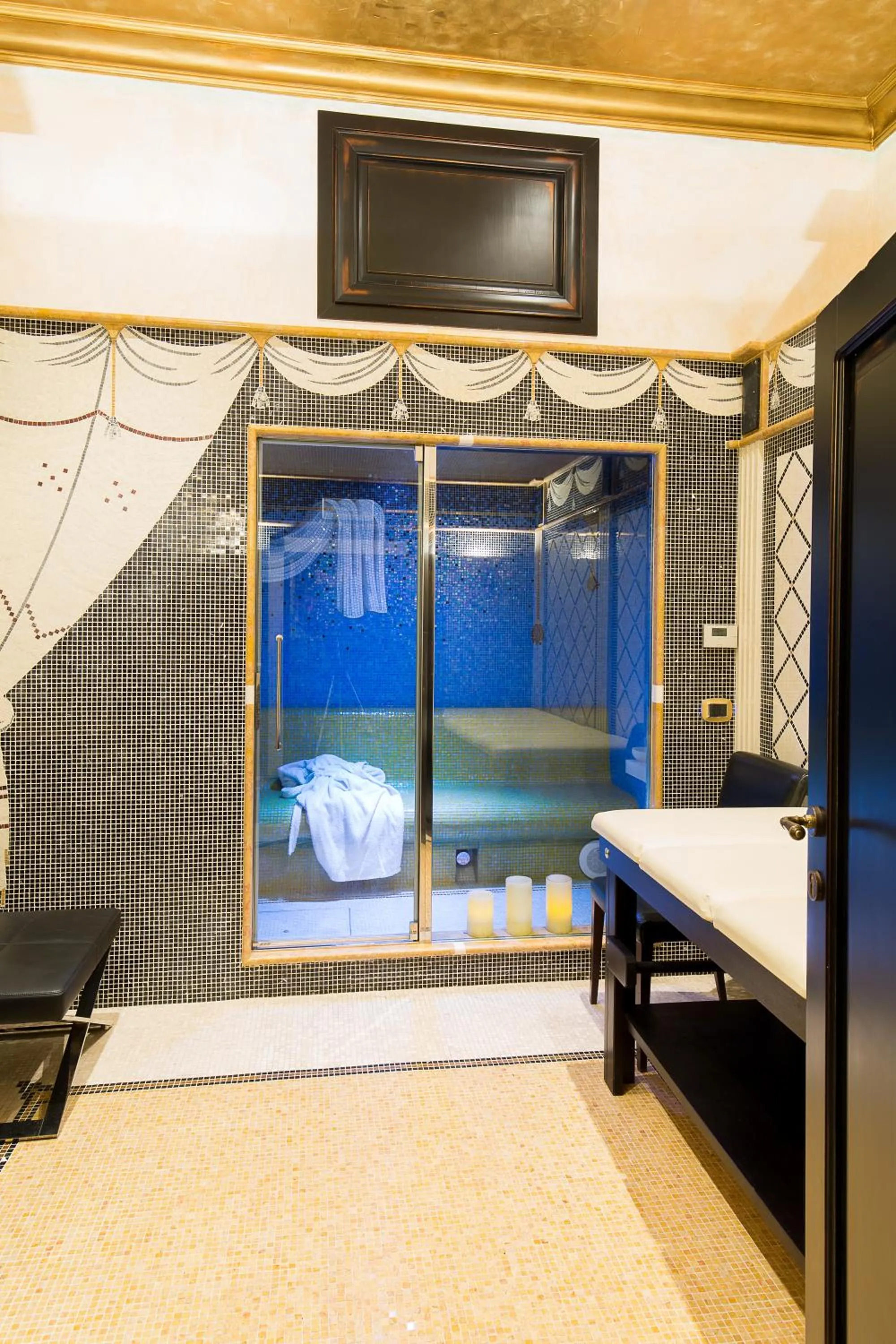 Massage, Bed in Hotel Celio