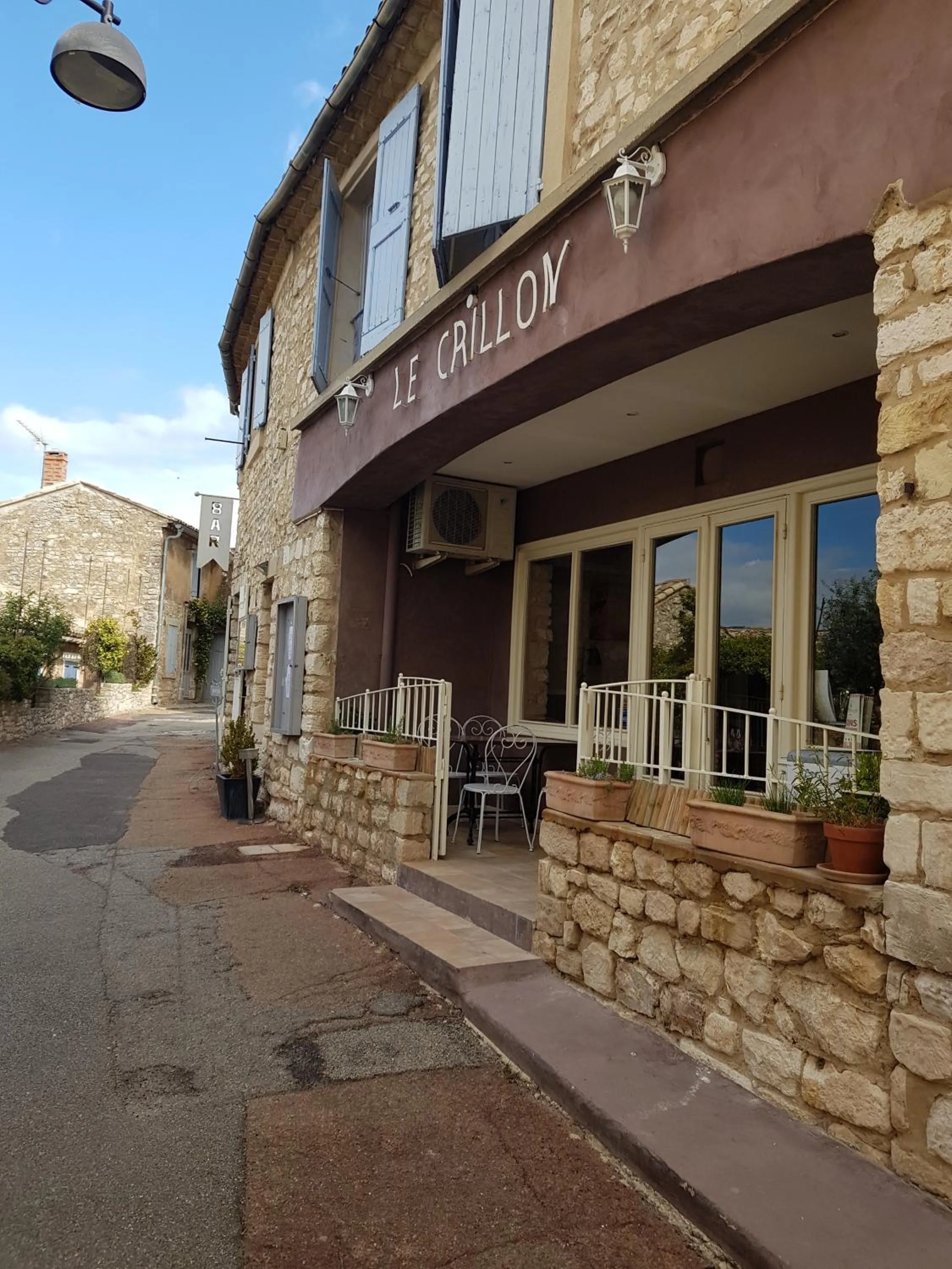 Property building in Le Crillon