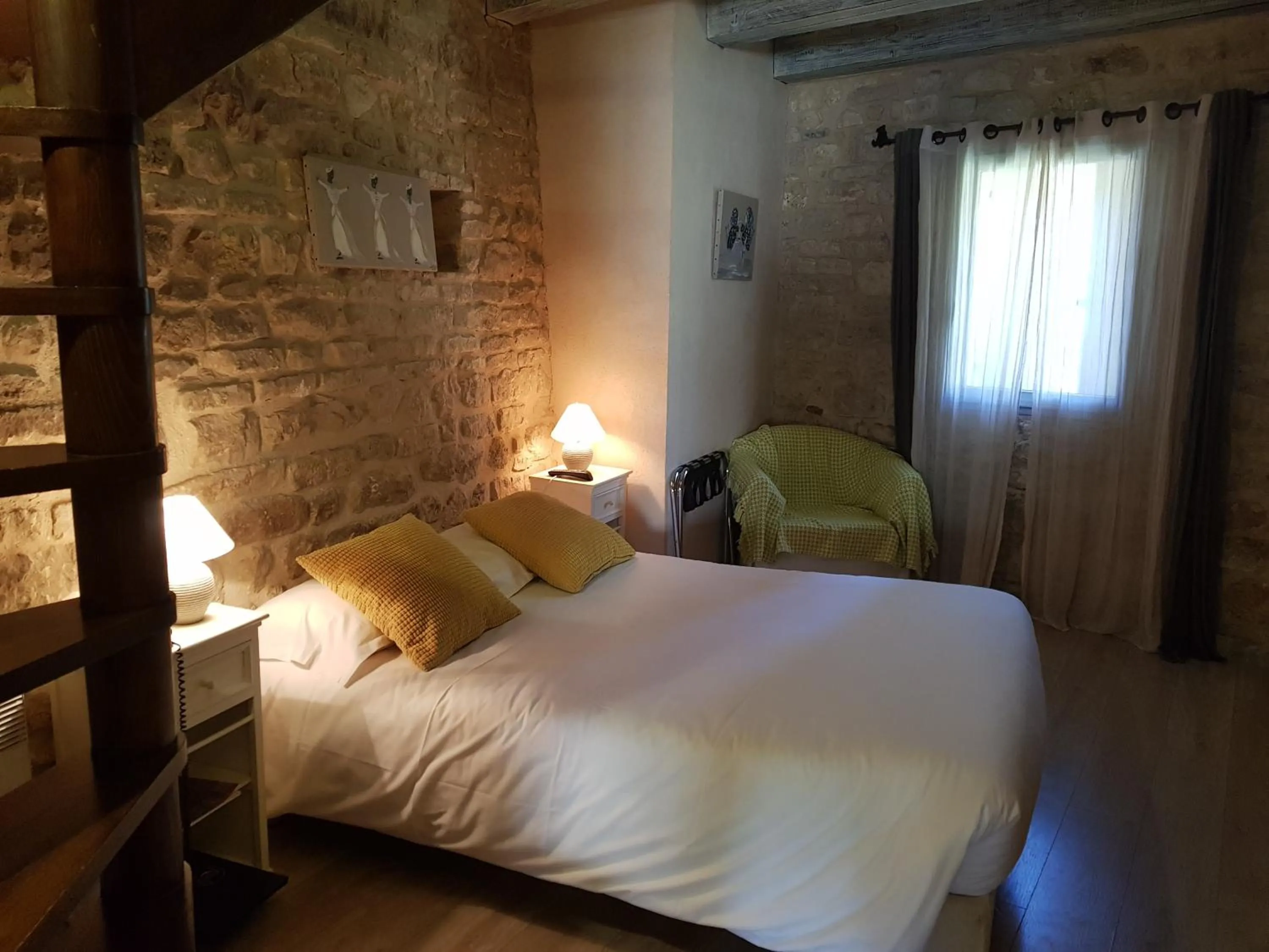 Bedroom, Bed in Le Crillon