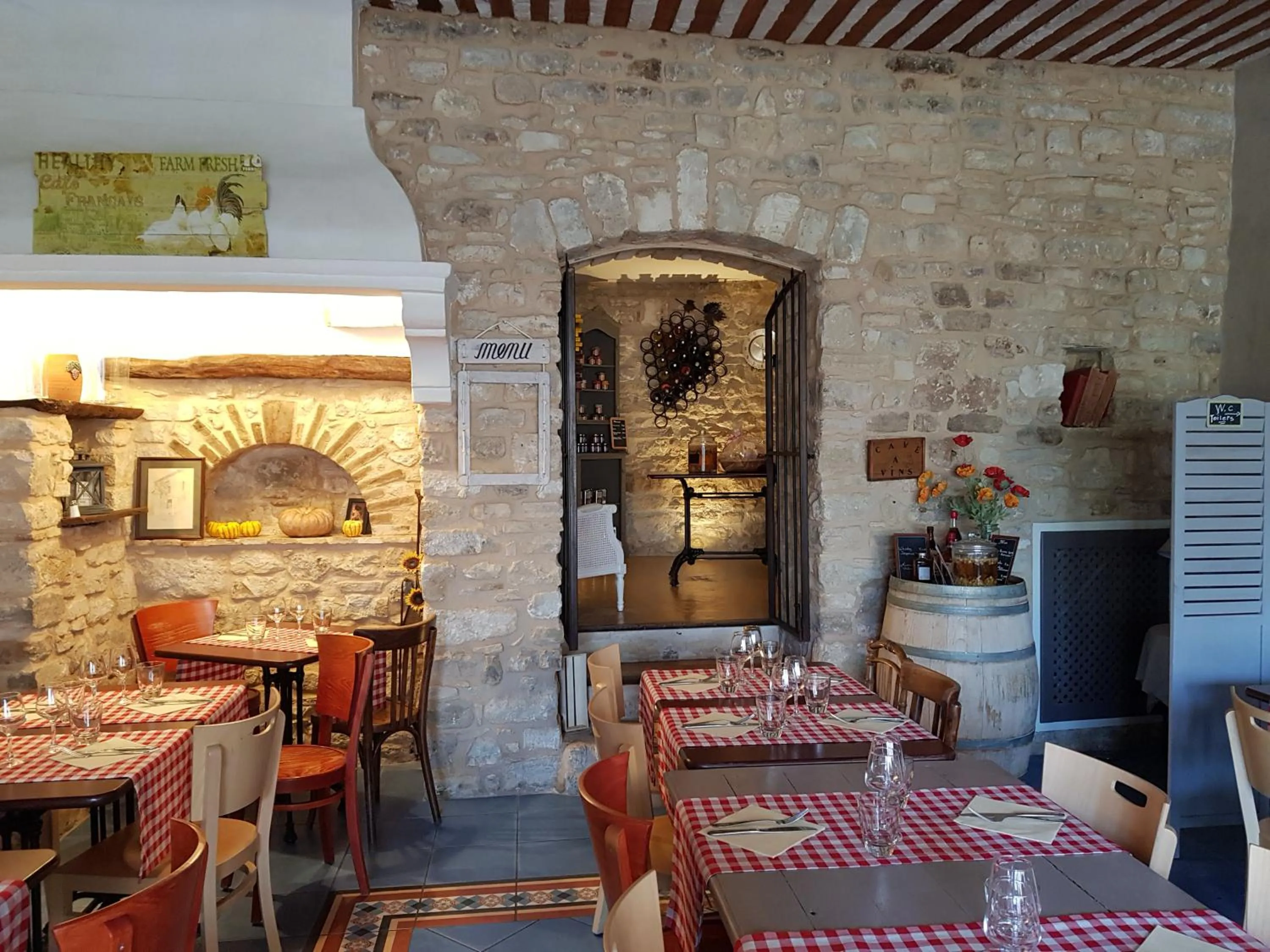 Restaurant/places to eat in Le Crillon