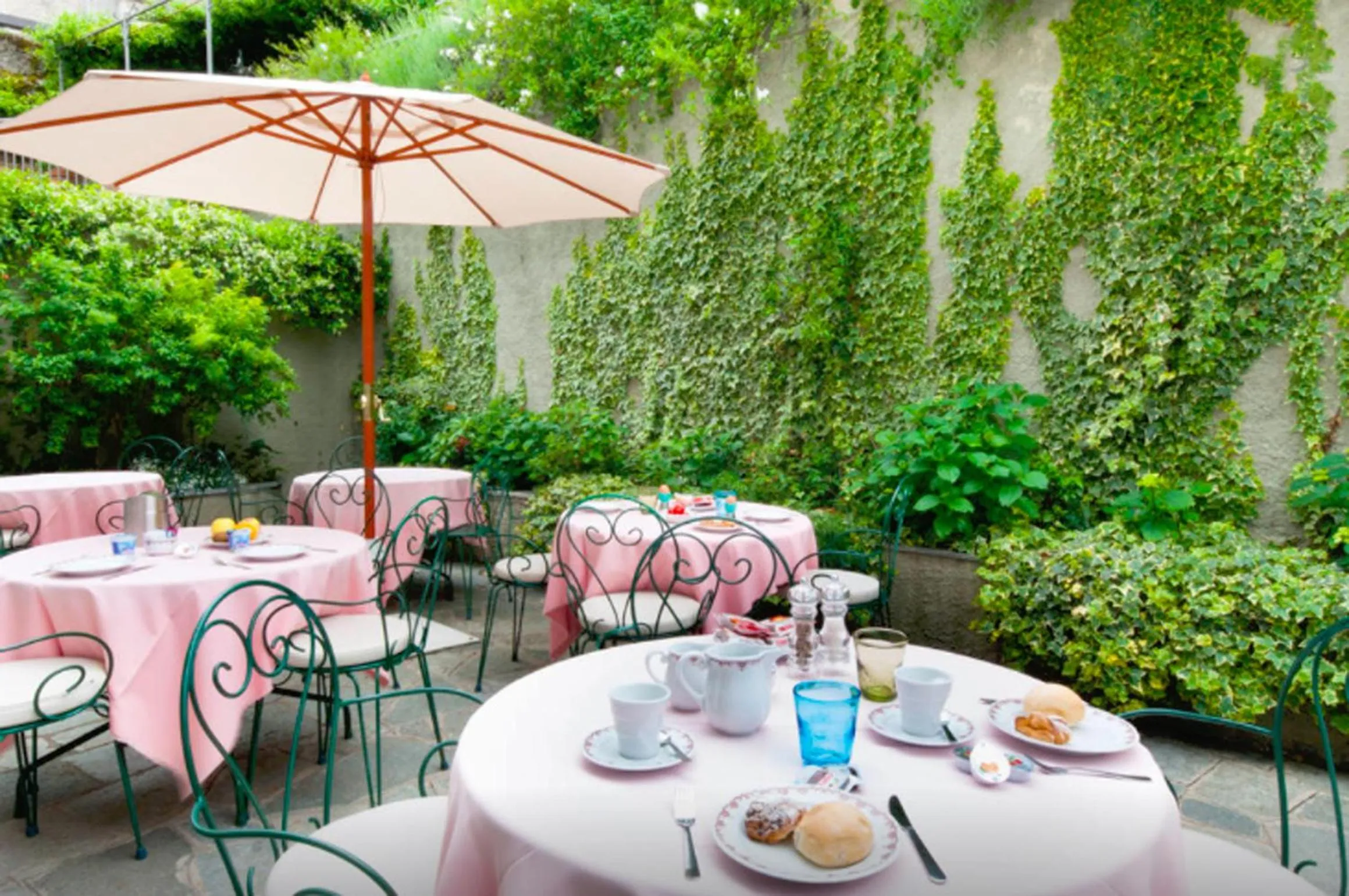 Restaurant/places to eat in Miralago B&B and Apartments