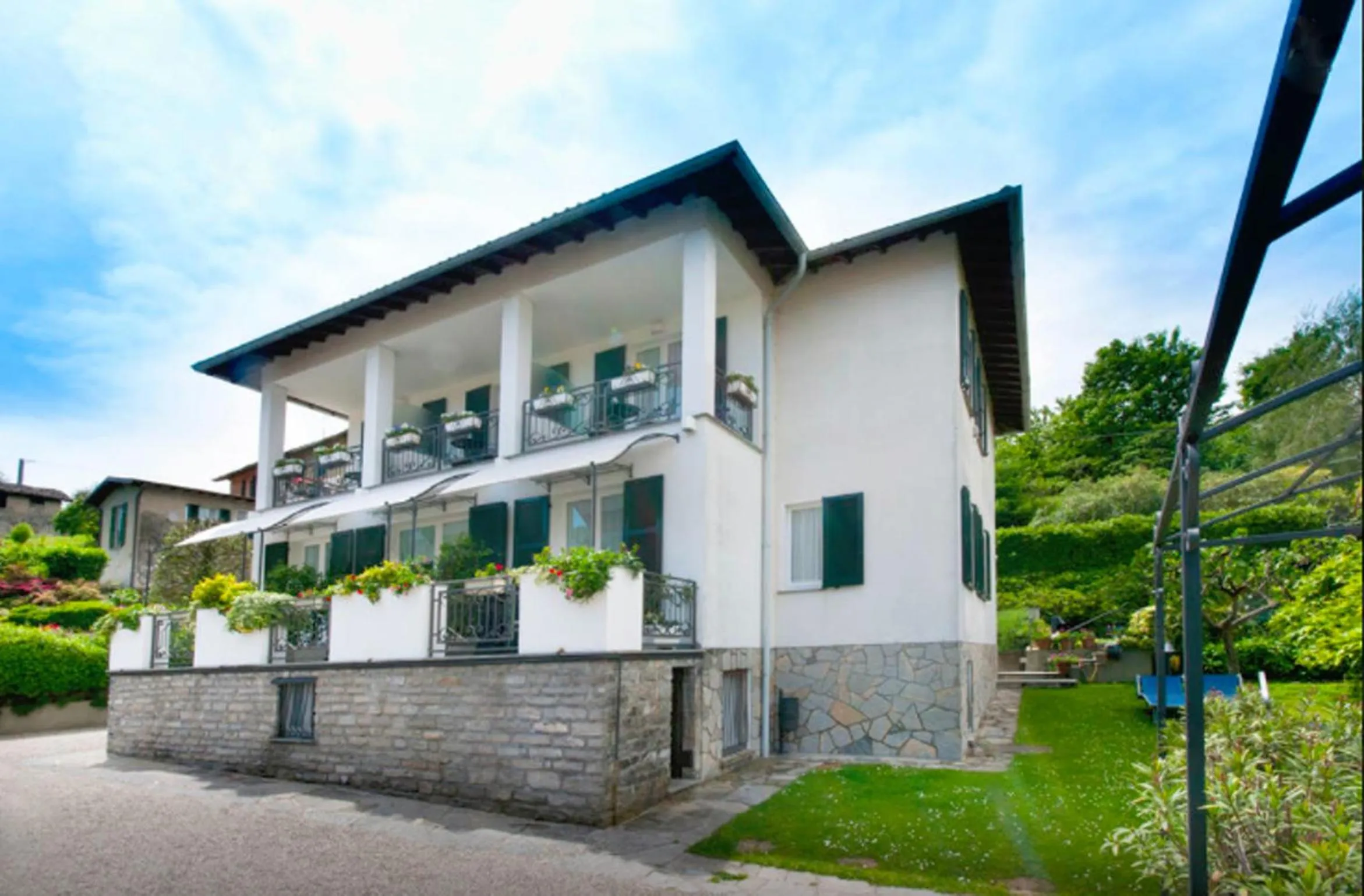 Facade/entrance in Miralago B&B and Apartments