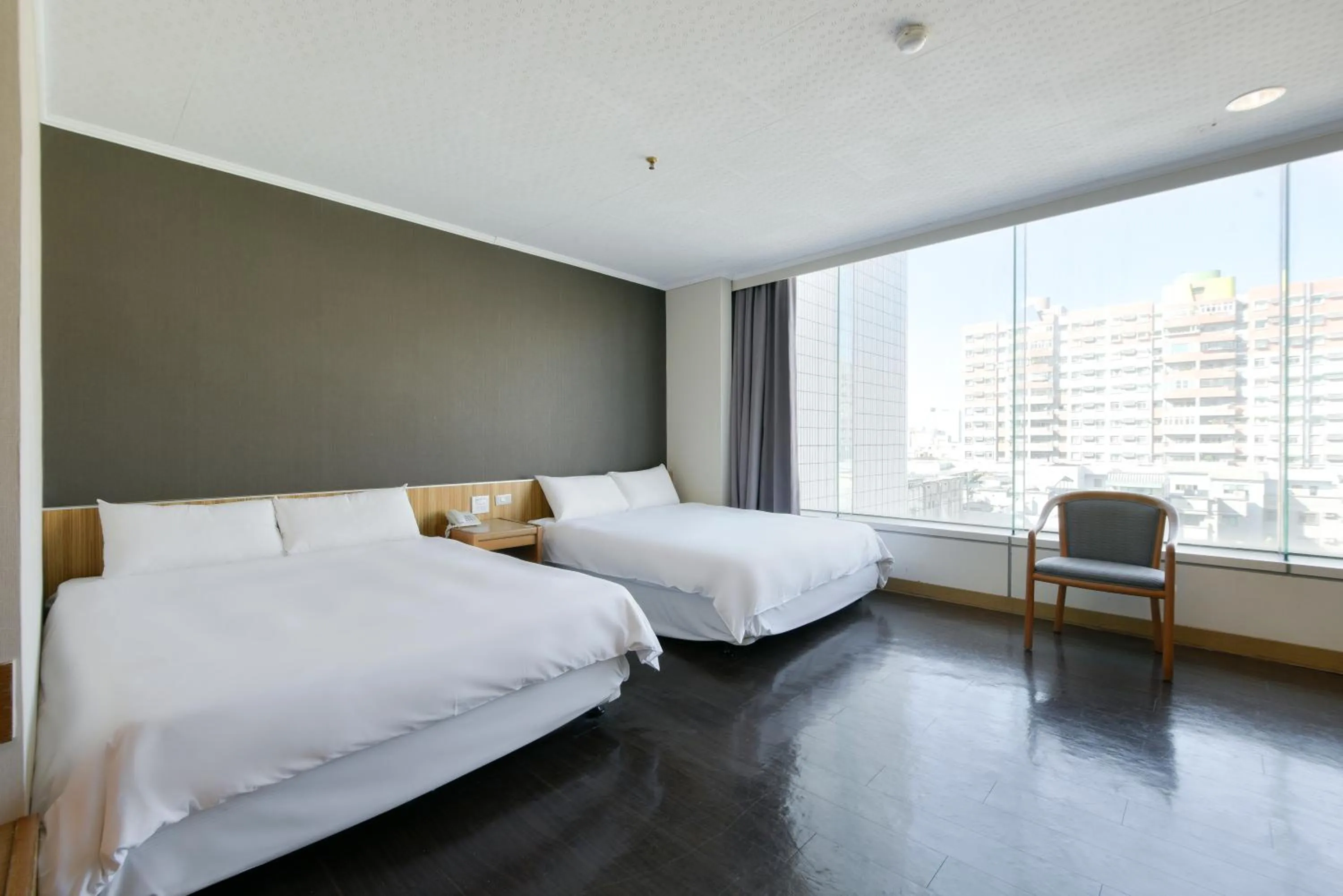 Photo of the whole room, Bed in Back Home Hotel