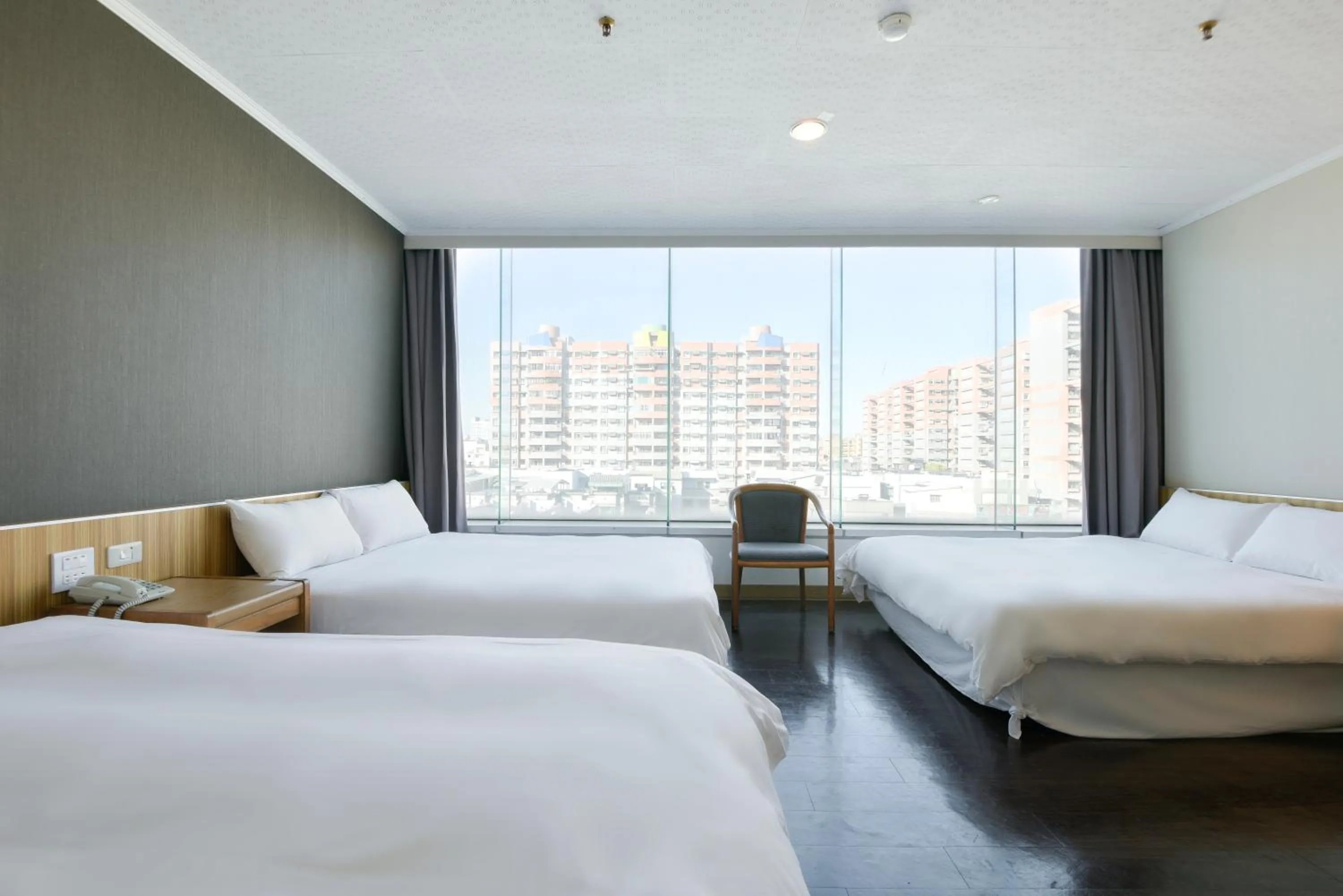 Photo of the whole room, Bed in Back Home Hotel