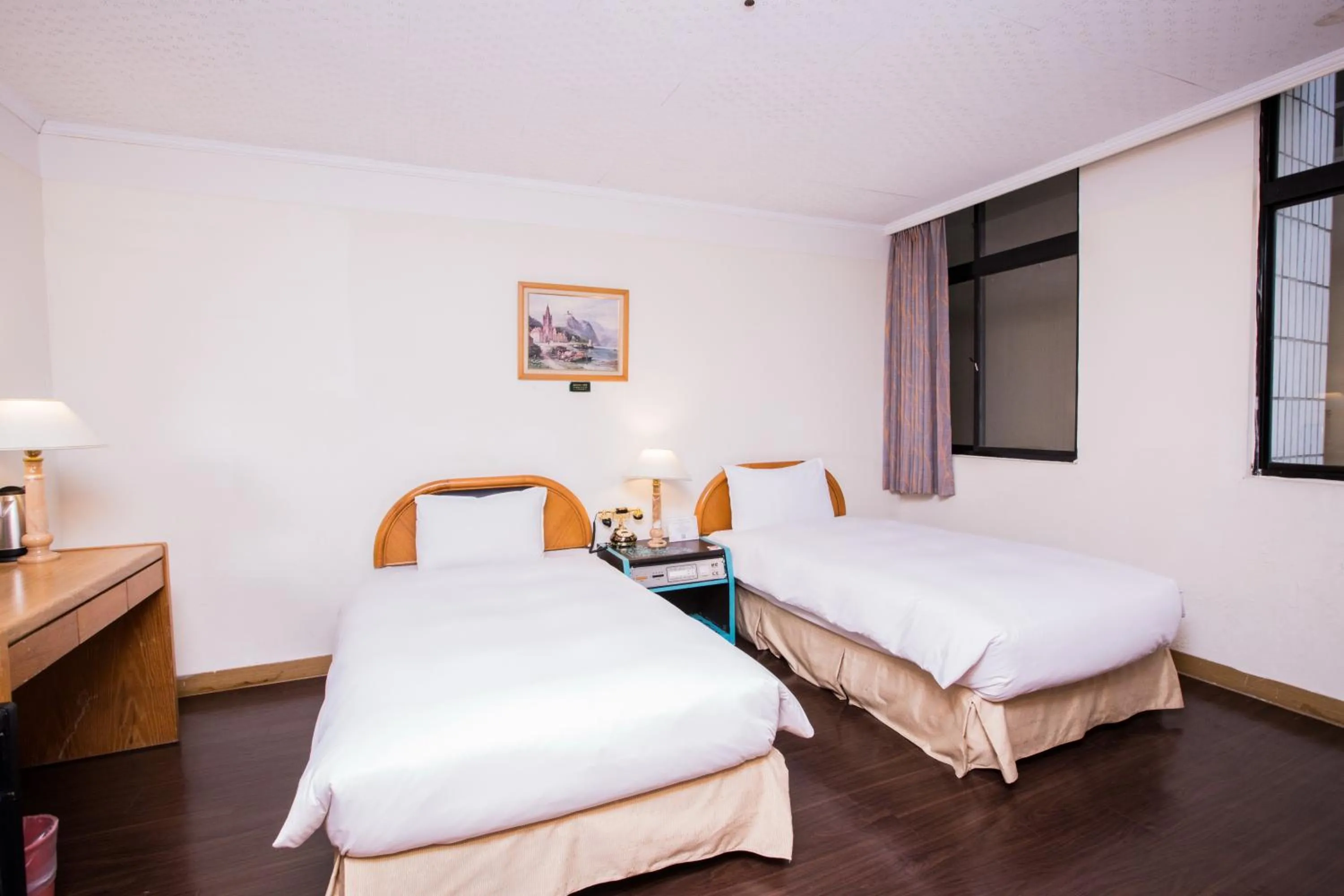 Photo of the whole room, Bed in Back Home Hotel