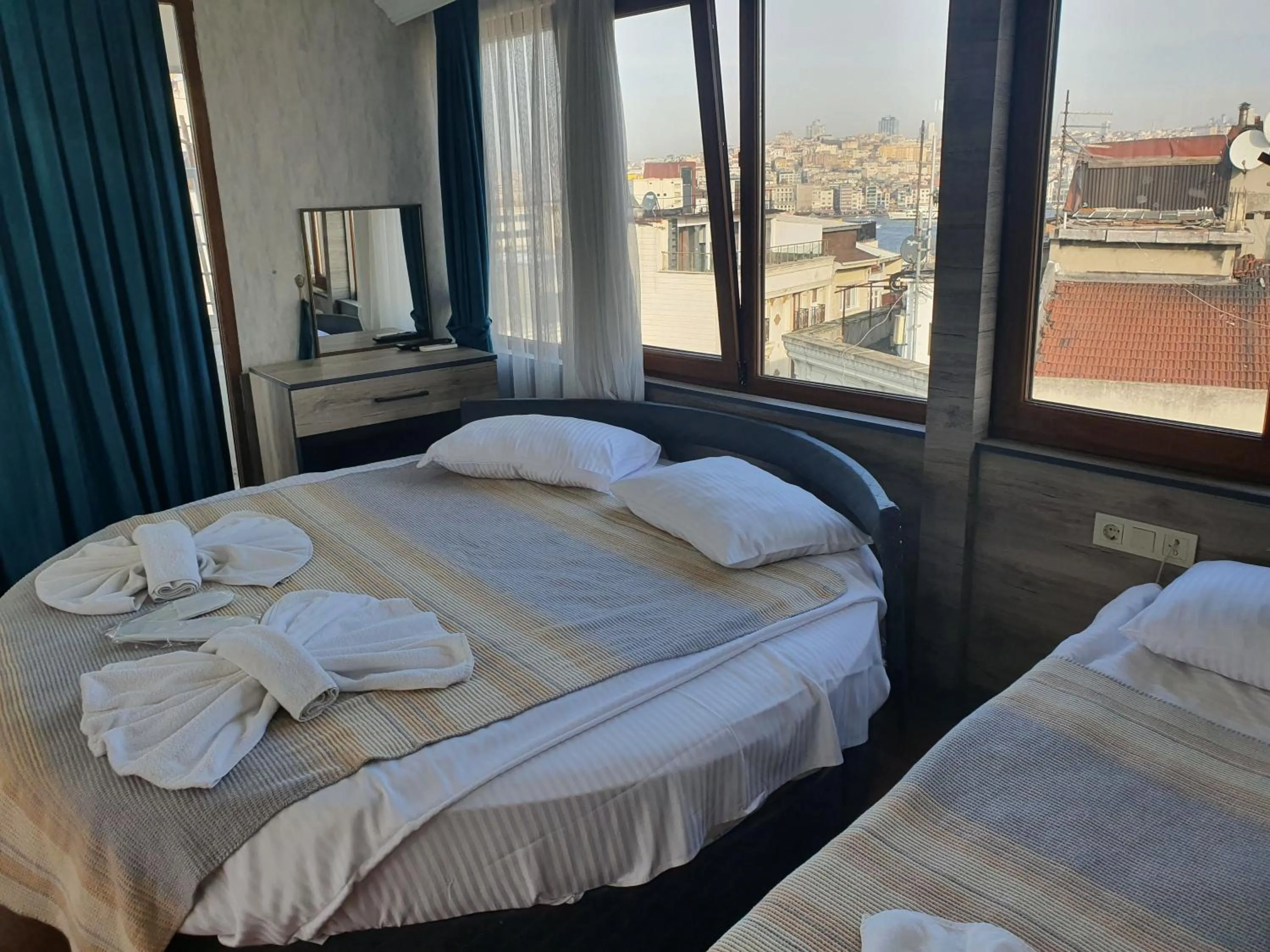 Photo of the whole room, Bed in Omega Luxx Hotel