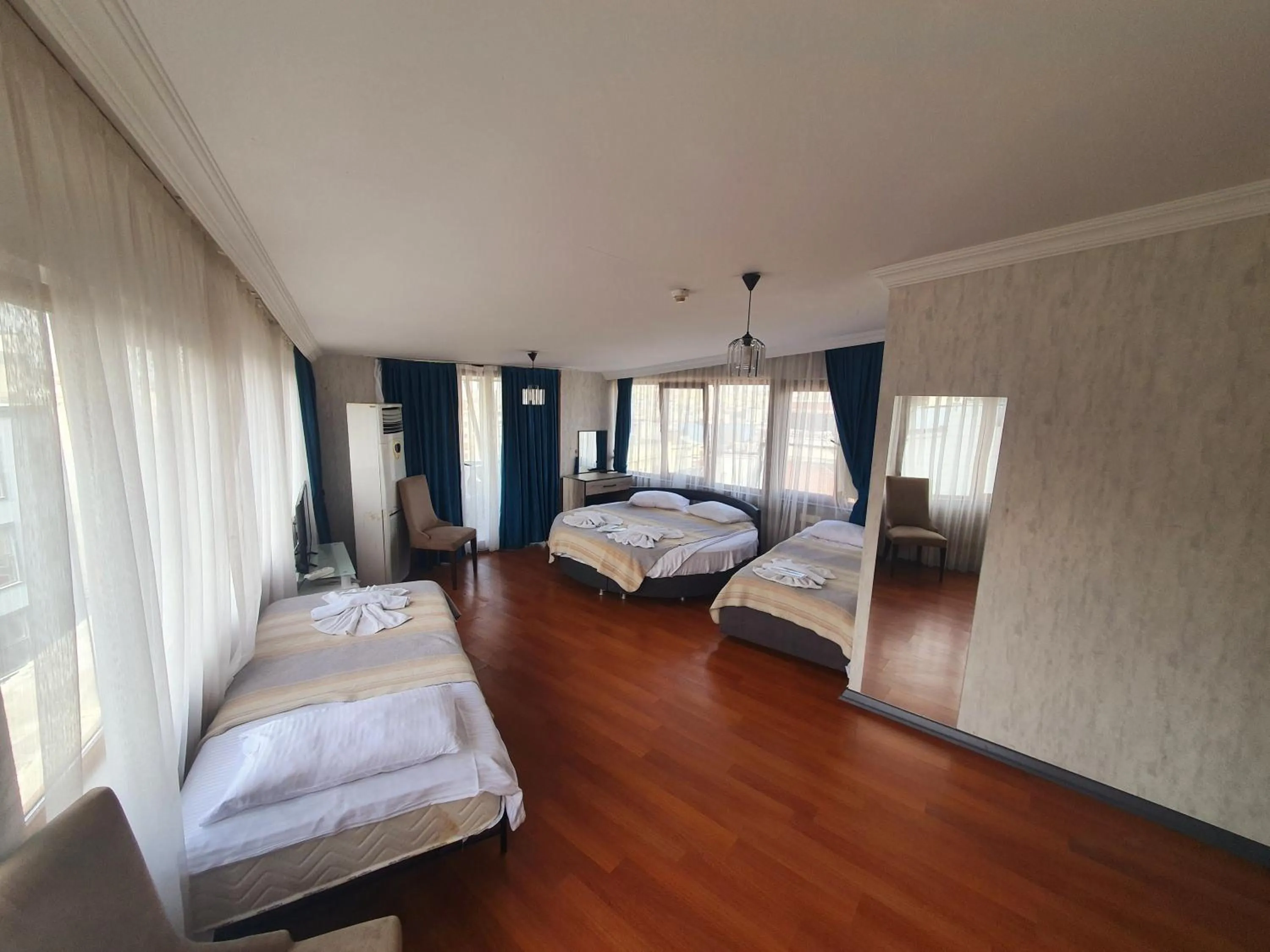 Photo of the whole room, Bed in Omega Luxx Hotel
