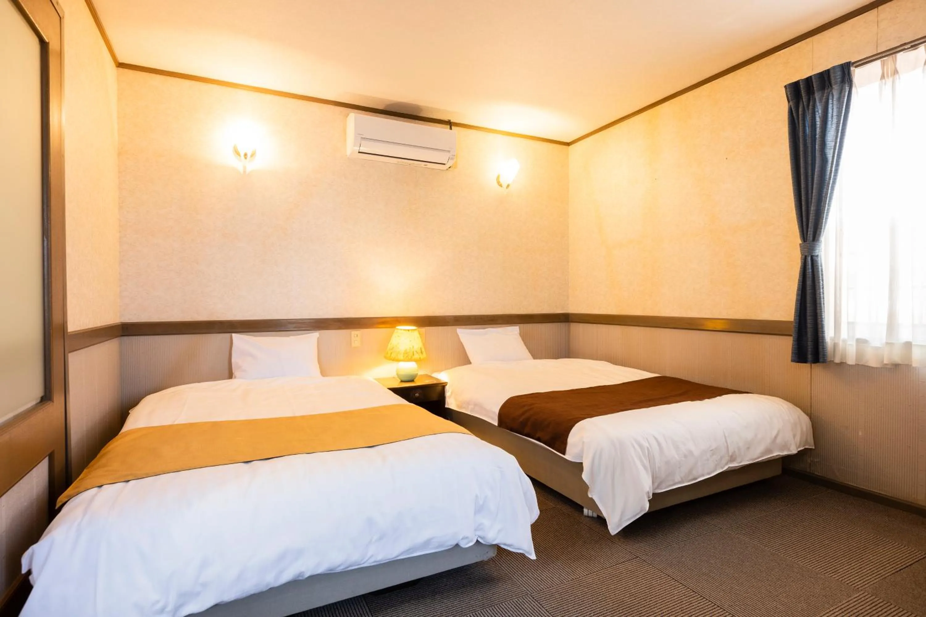 Photo of the whole room, Bed in Goto Conkana Kingdom