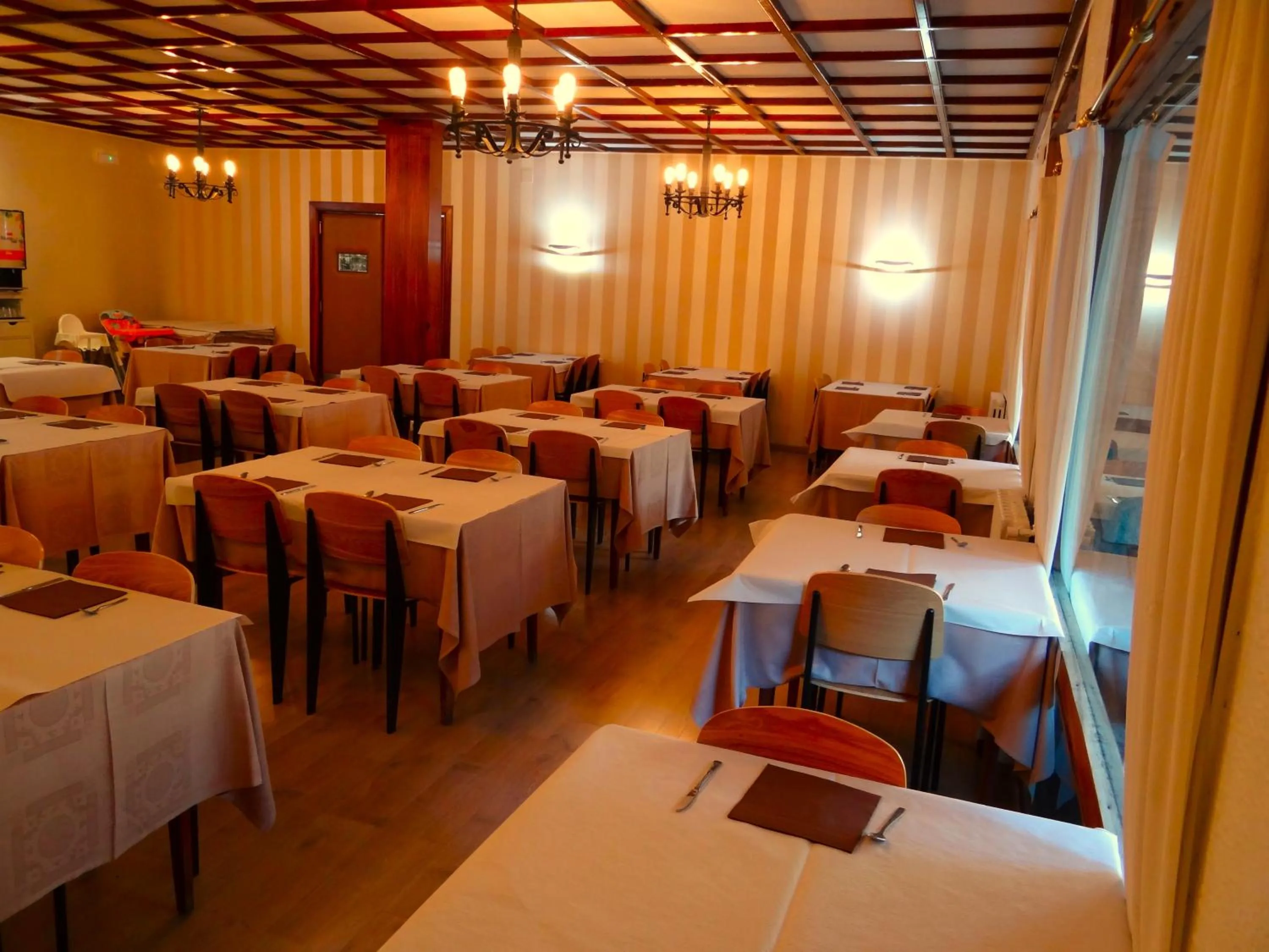 Dining area in Hotel Sol-Park