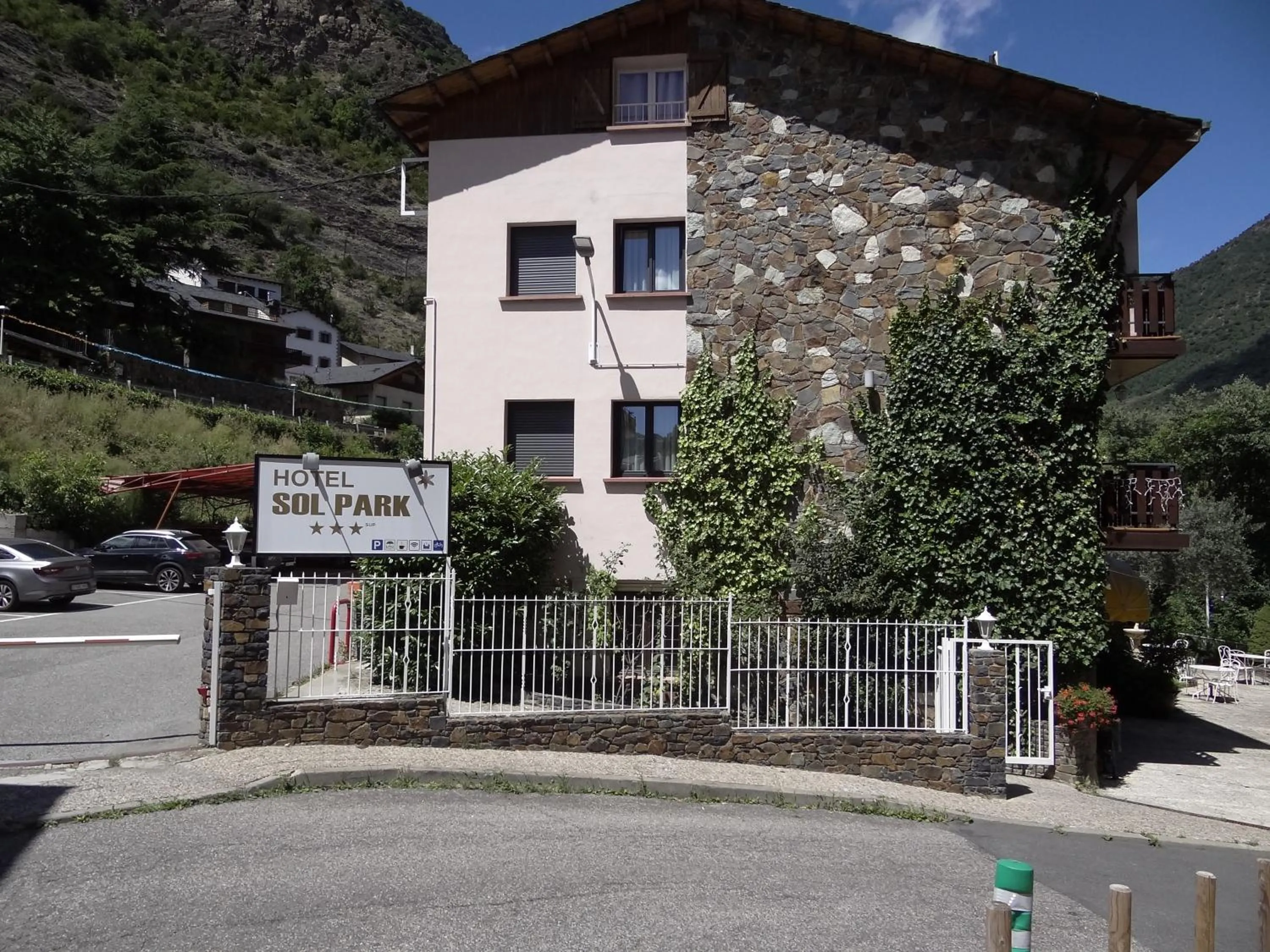 Property building in Hotel Sol-Park