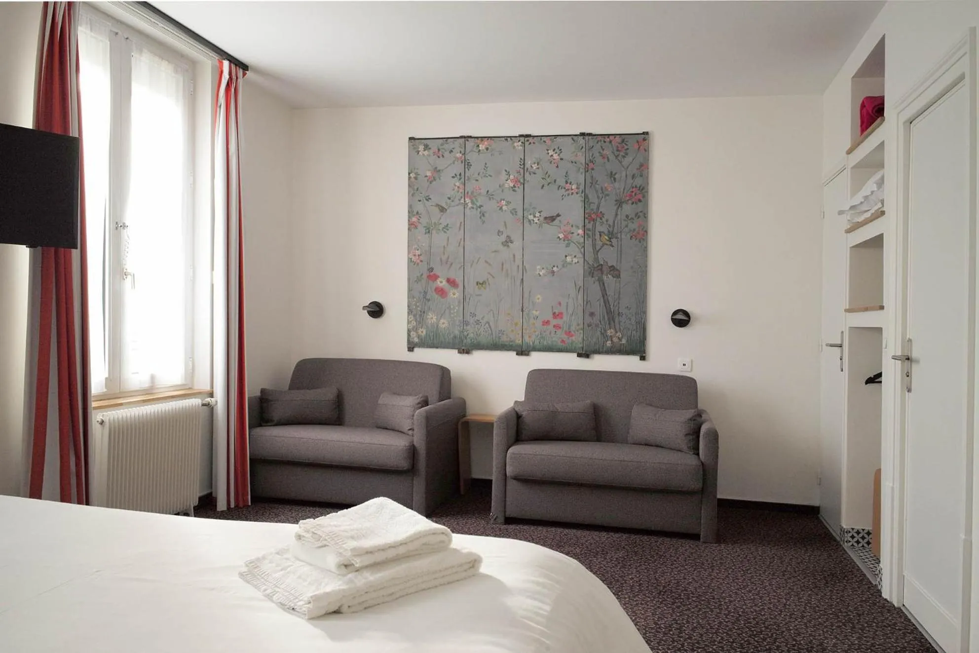 Photo of the whole room, Bed in Logis Hôtel de l'Europe