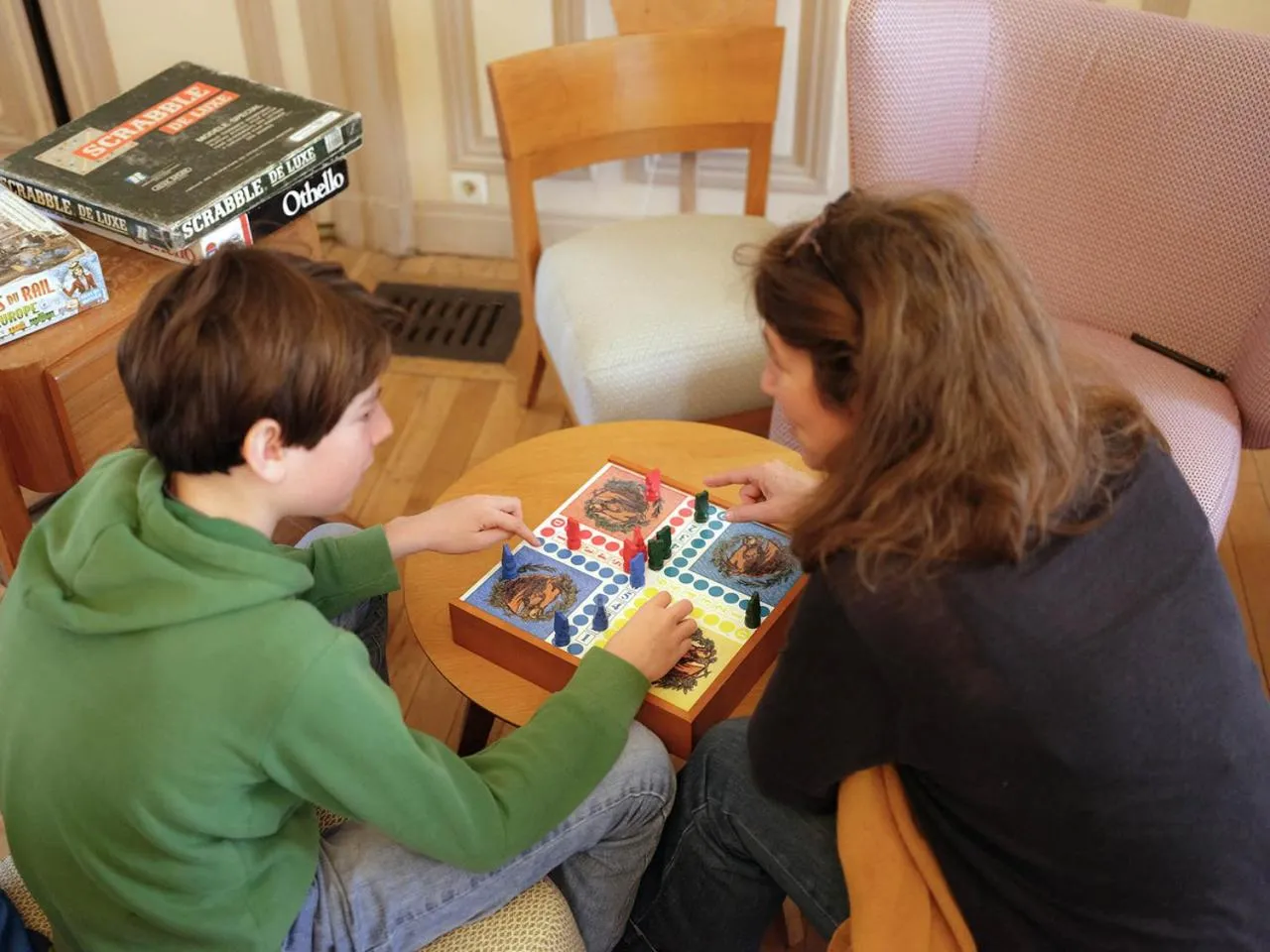 Communal lounge/ TV room in Logis Hôtel de l'Europe