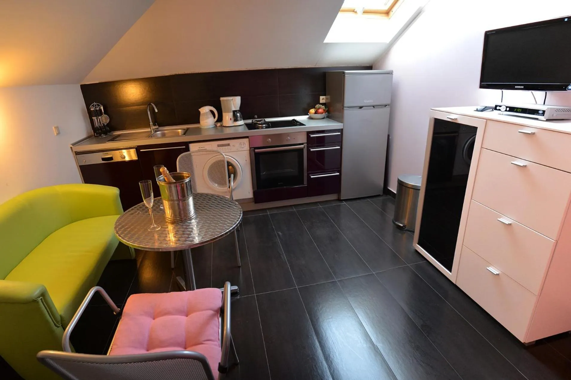 Kitchen or kitchenette in Villa Avantgarde