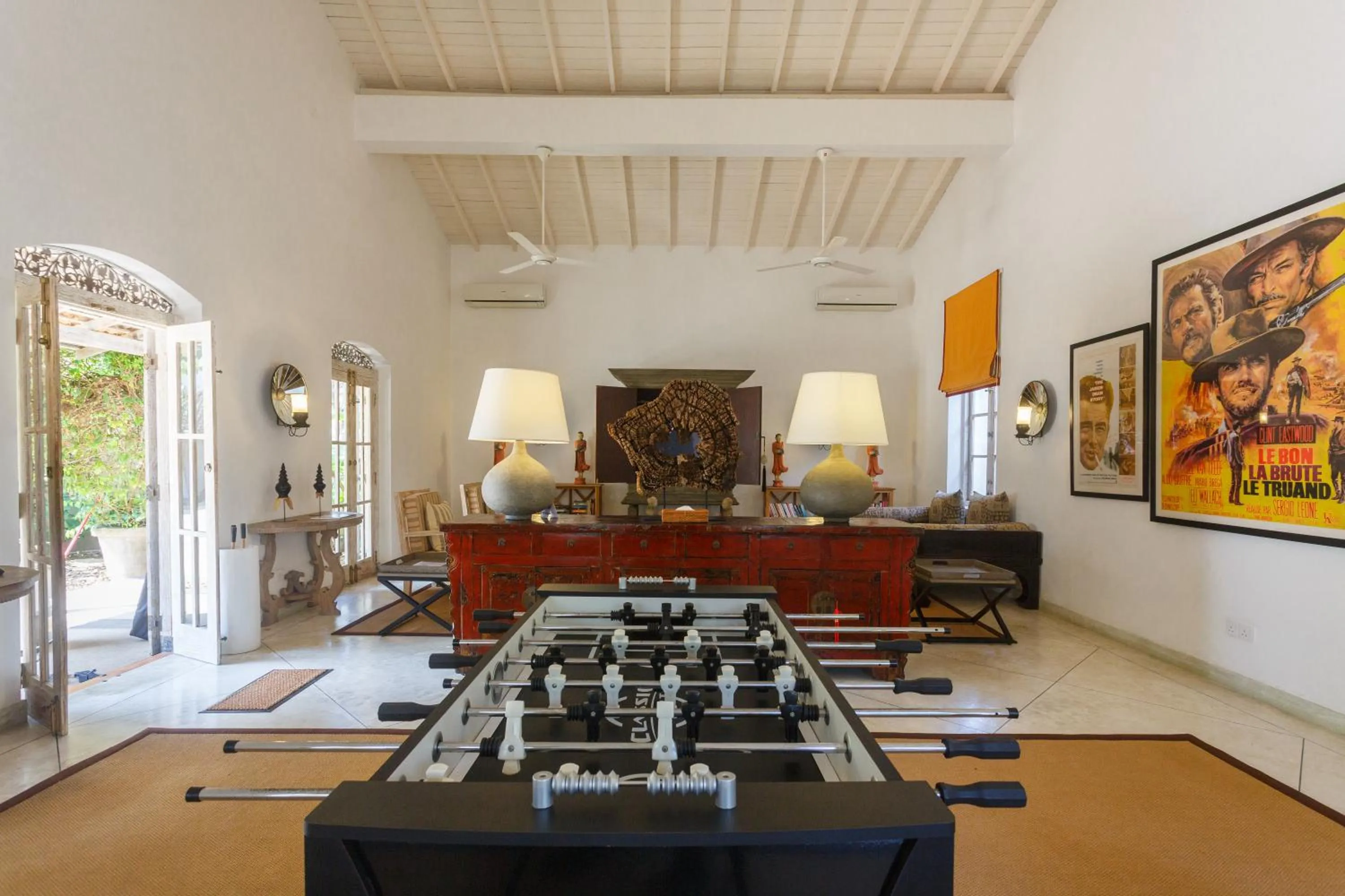 Communal lounge/ TV room in Habaraduwa House