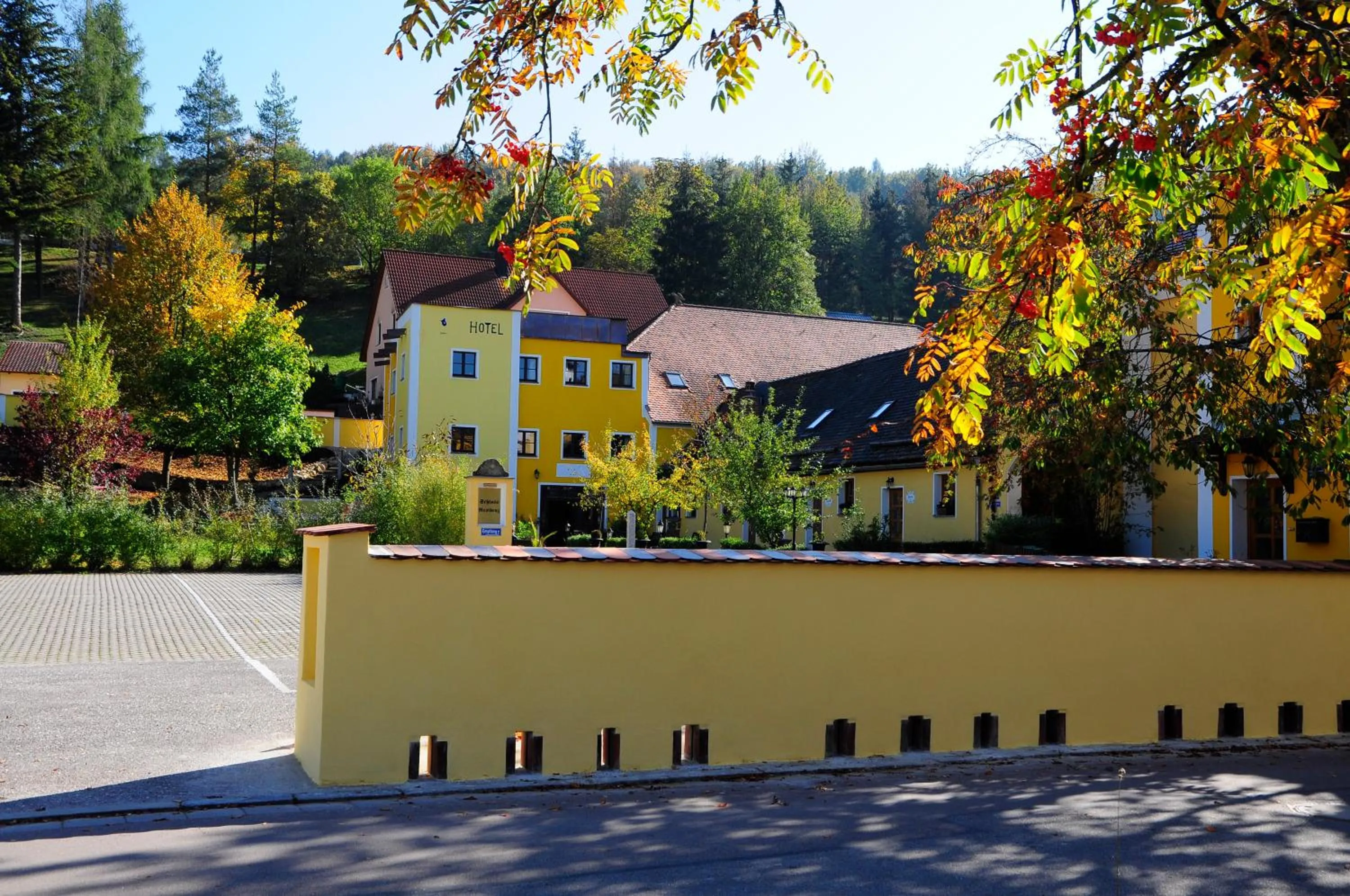 Facade/entrance in Hotel Schlossresidenz Heitzenhofen