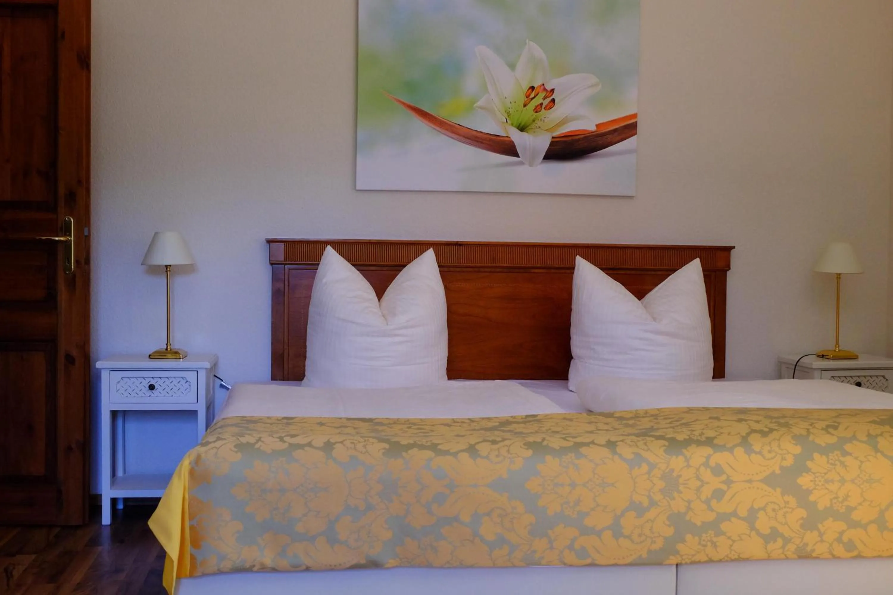 Bedroom, Bed in Hotel Schlossresidenz Heitzenhofen