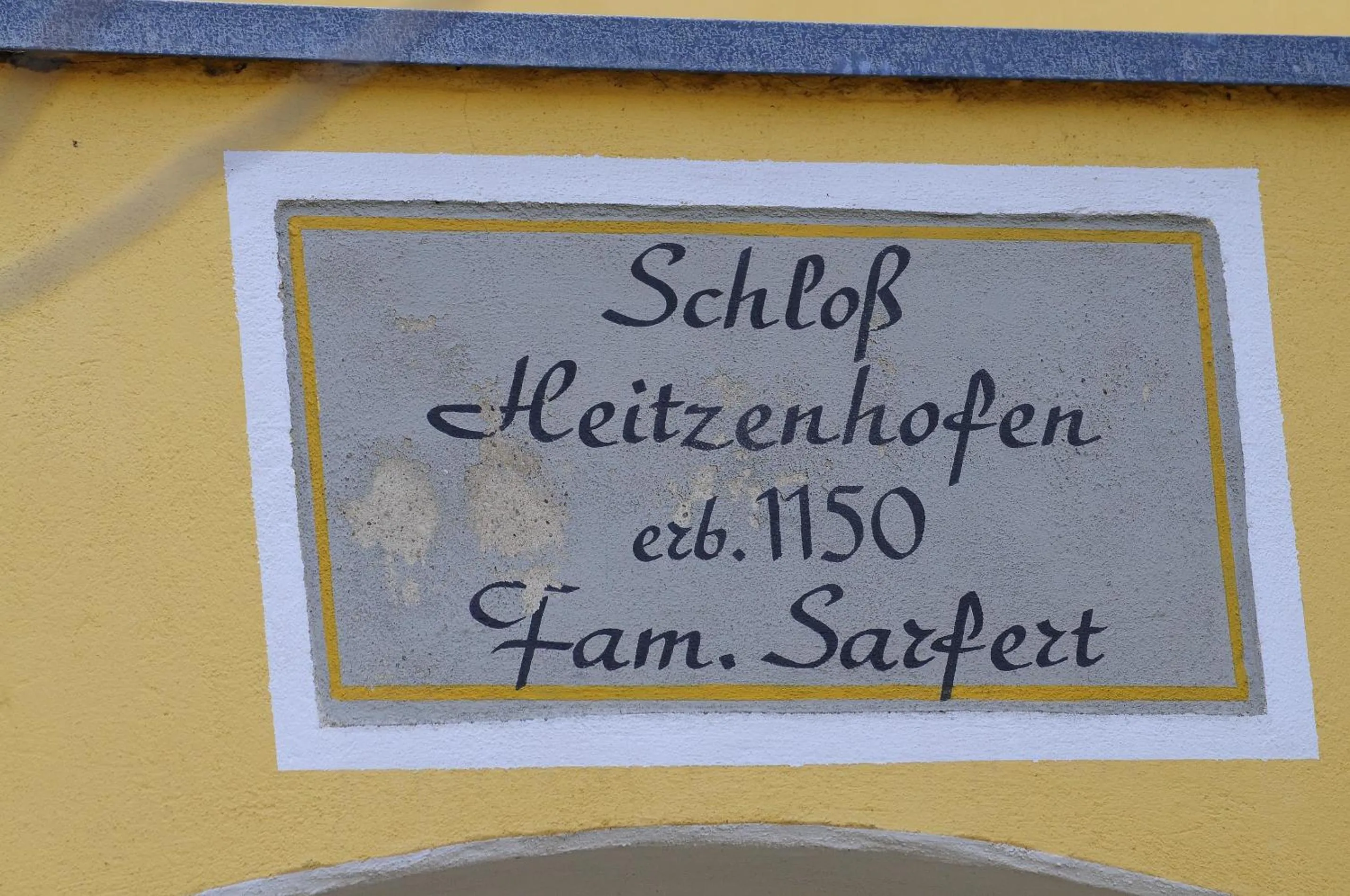 Property logo or sign in Hotel Schlossresidenz Heitzenhofen