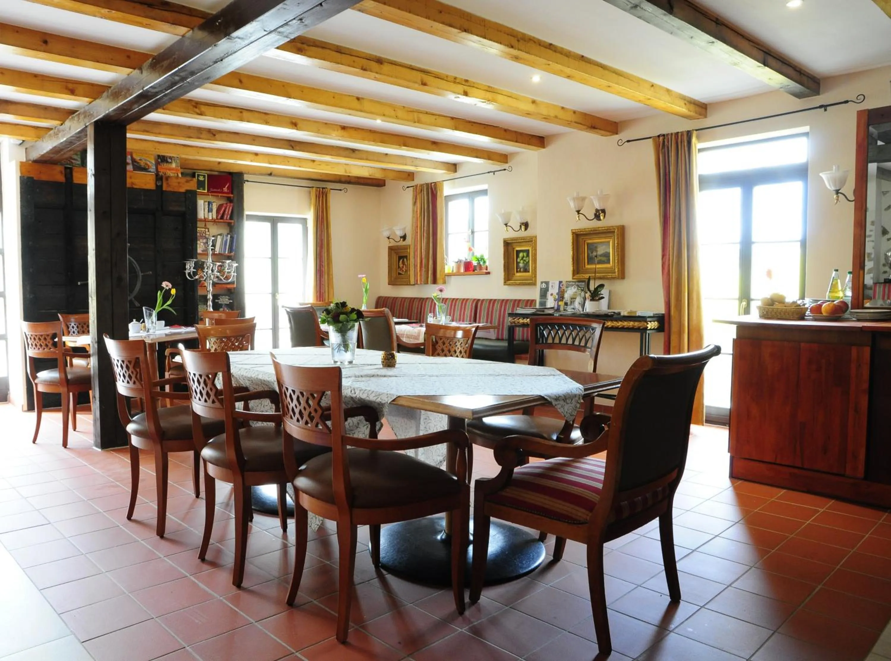 Breakfast in Hotel Schlossresidenz Heitzenhofen