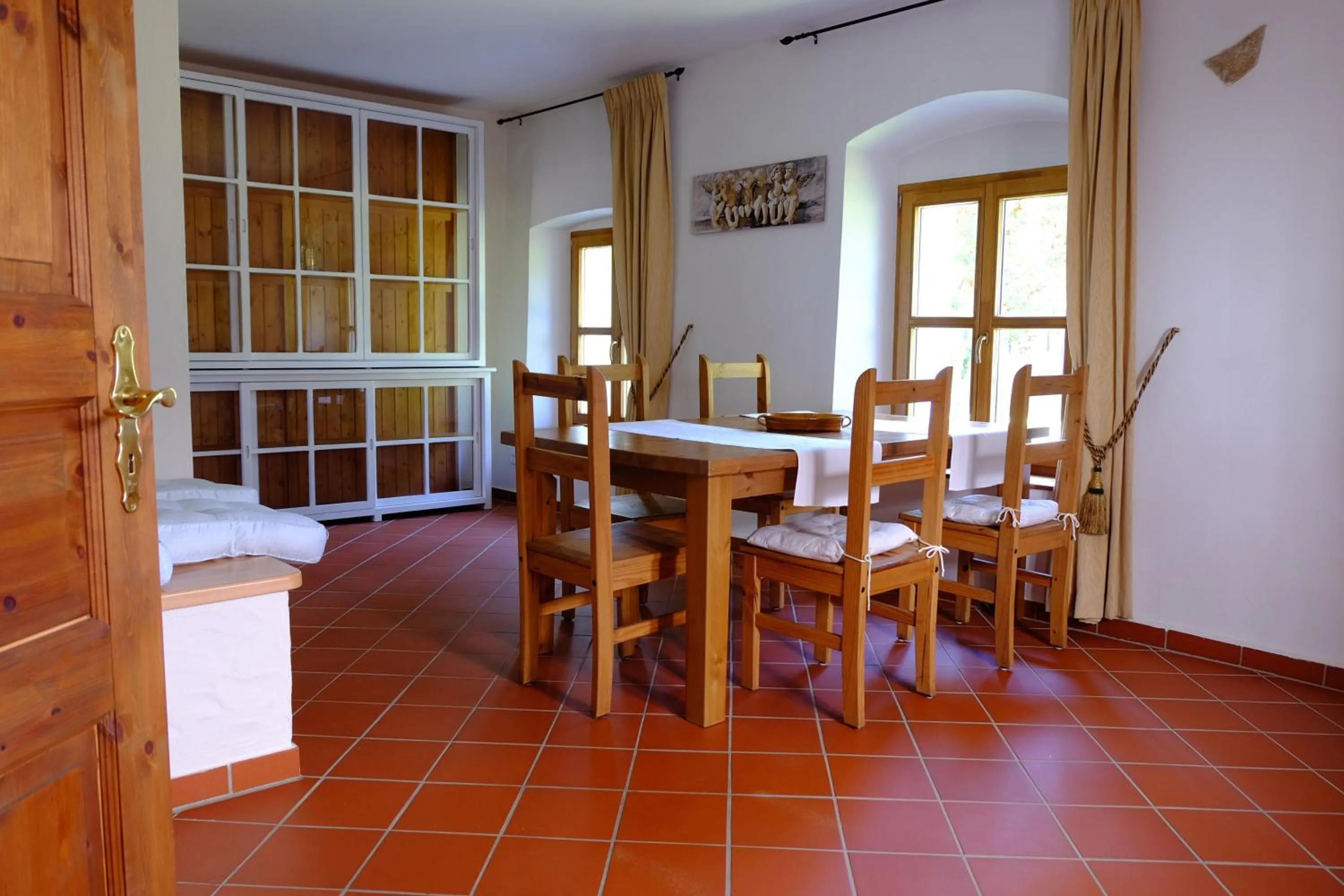 Dining area, Bed in Hotel Schlossresidenz Heitzenhofen