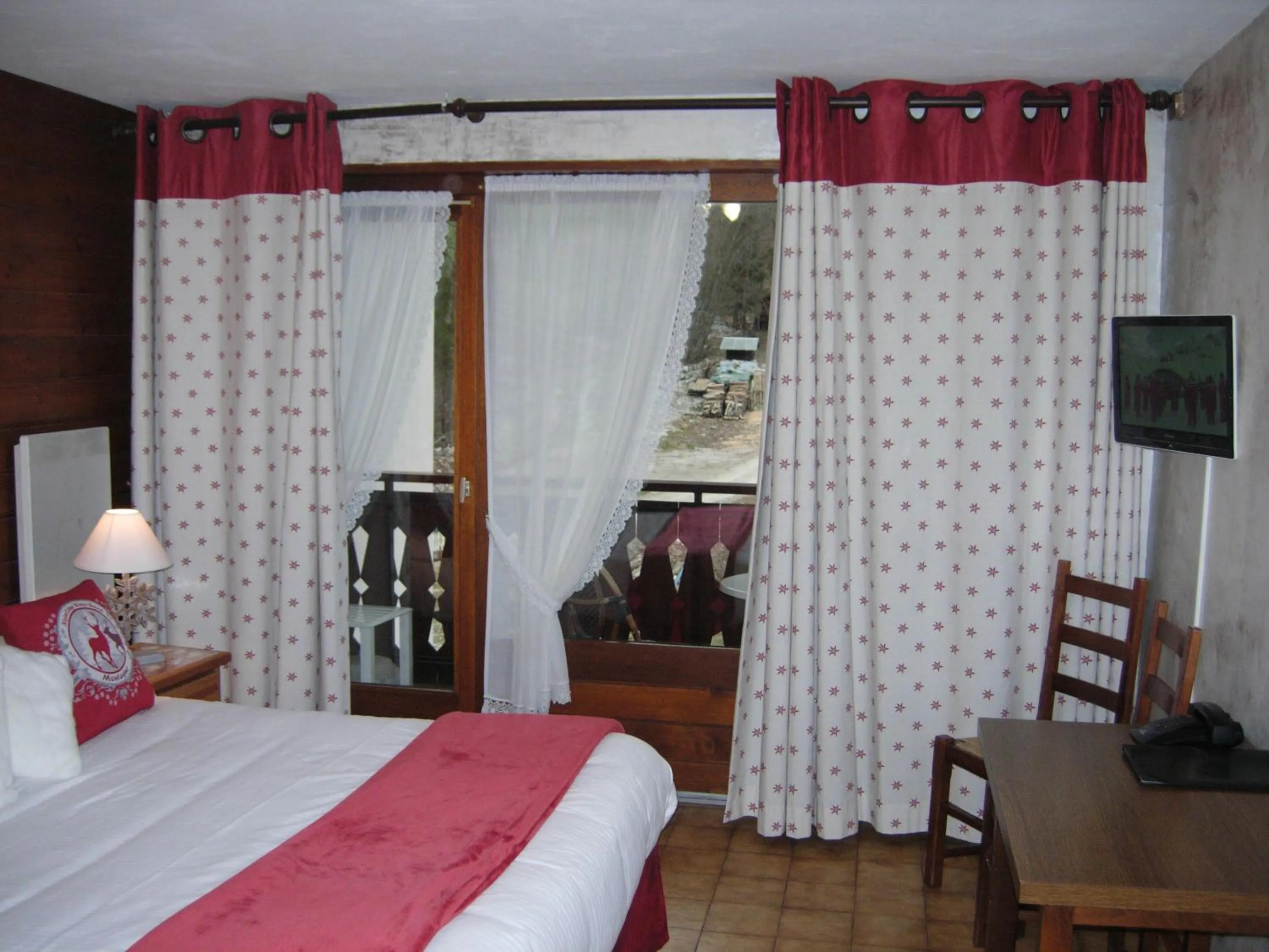 Day, Bed in Au Bois de Lune