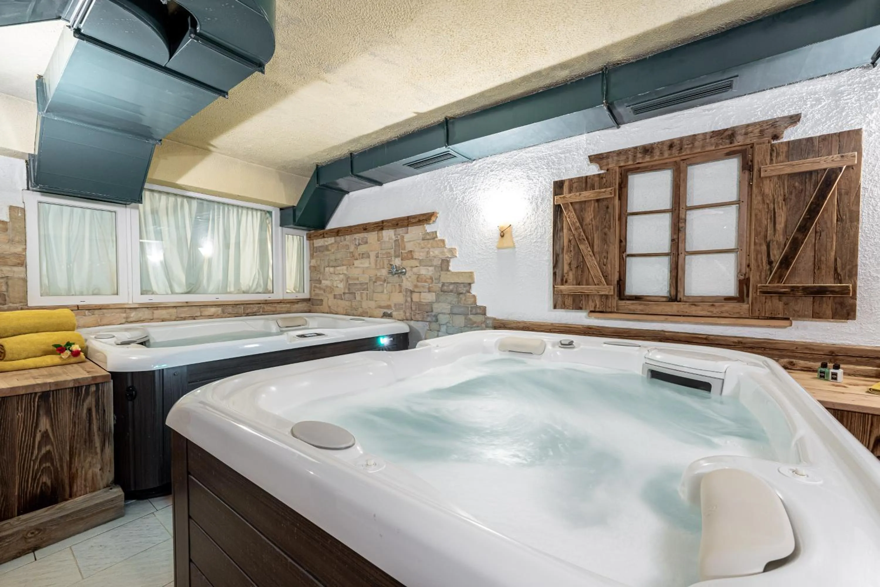 Hot Tub in Hotel Dolomiti Schloss