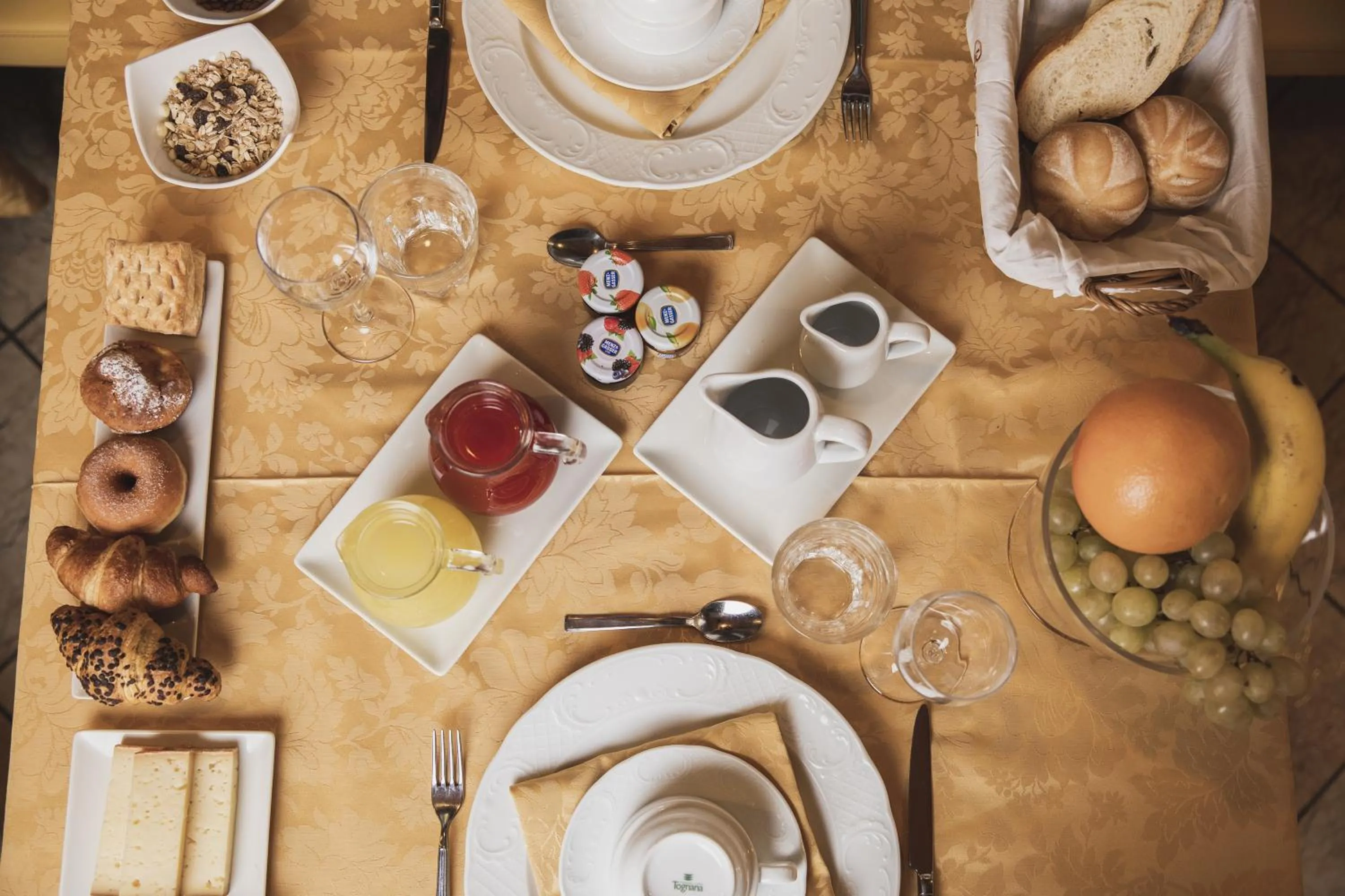 Breakfast in Hotel Dolomiti Schloss