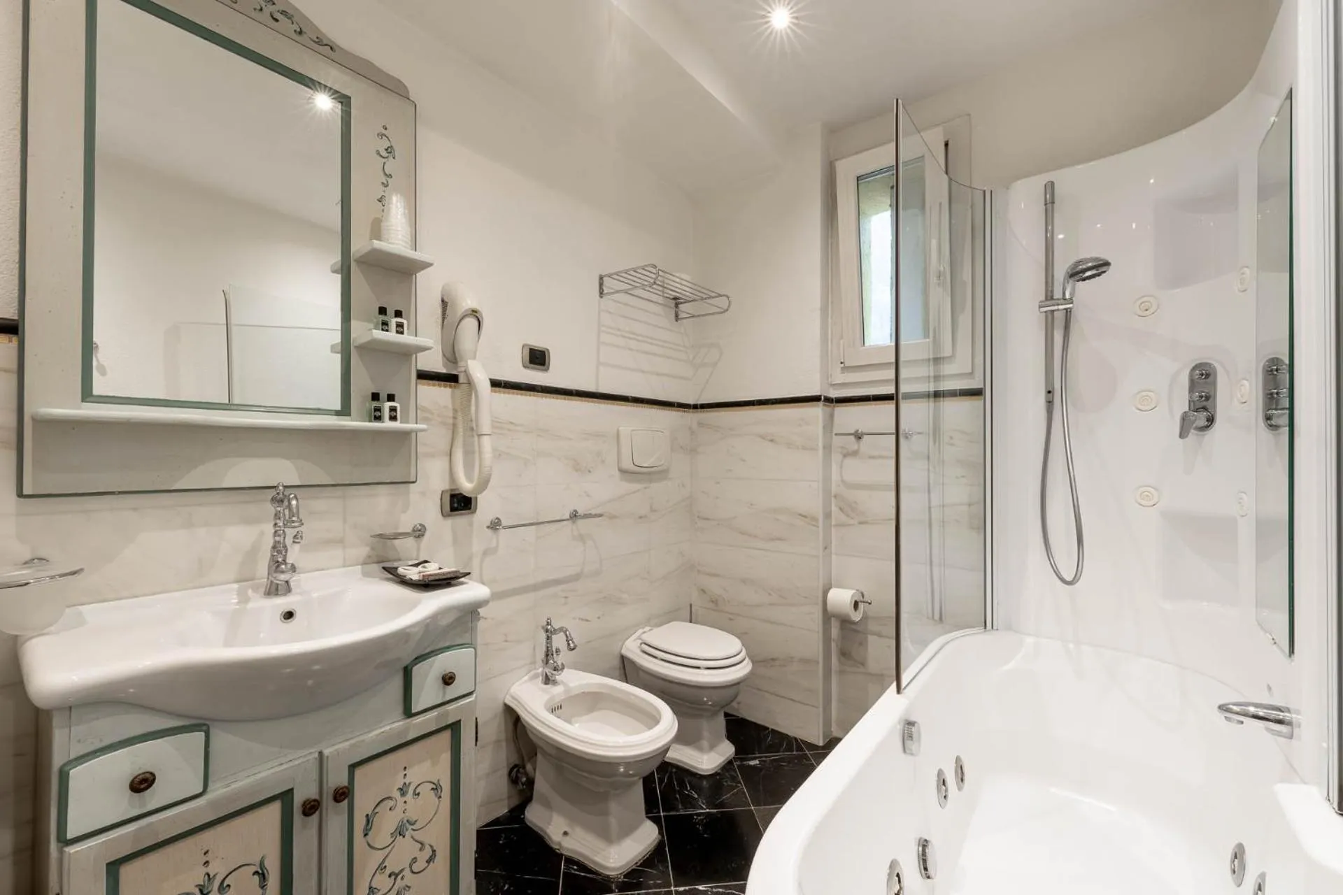 Bathroom in Hotel Dolomiti Schloss