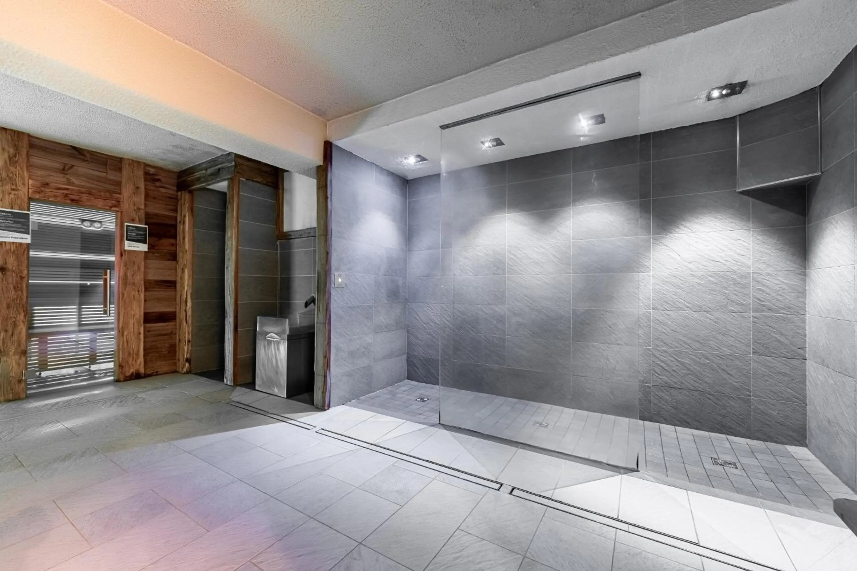 Shower in Hotel Dolomiti Schloss