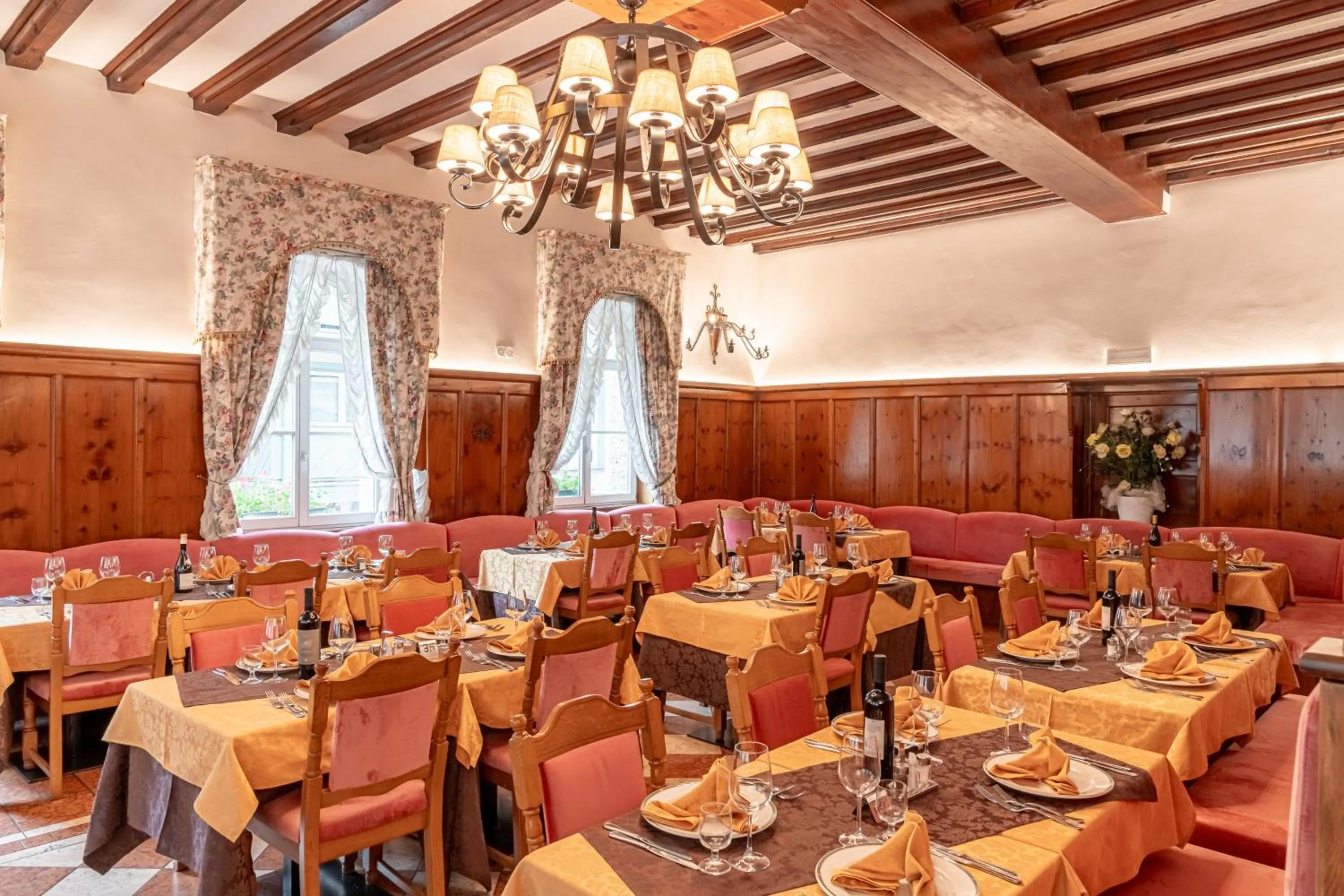 Restaurant/places to eat in Hotel Dolomiti Schloss