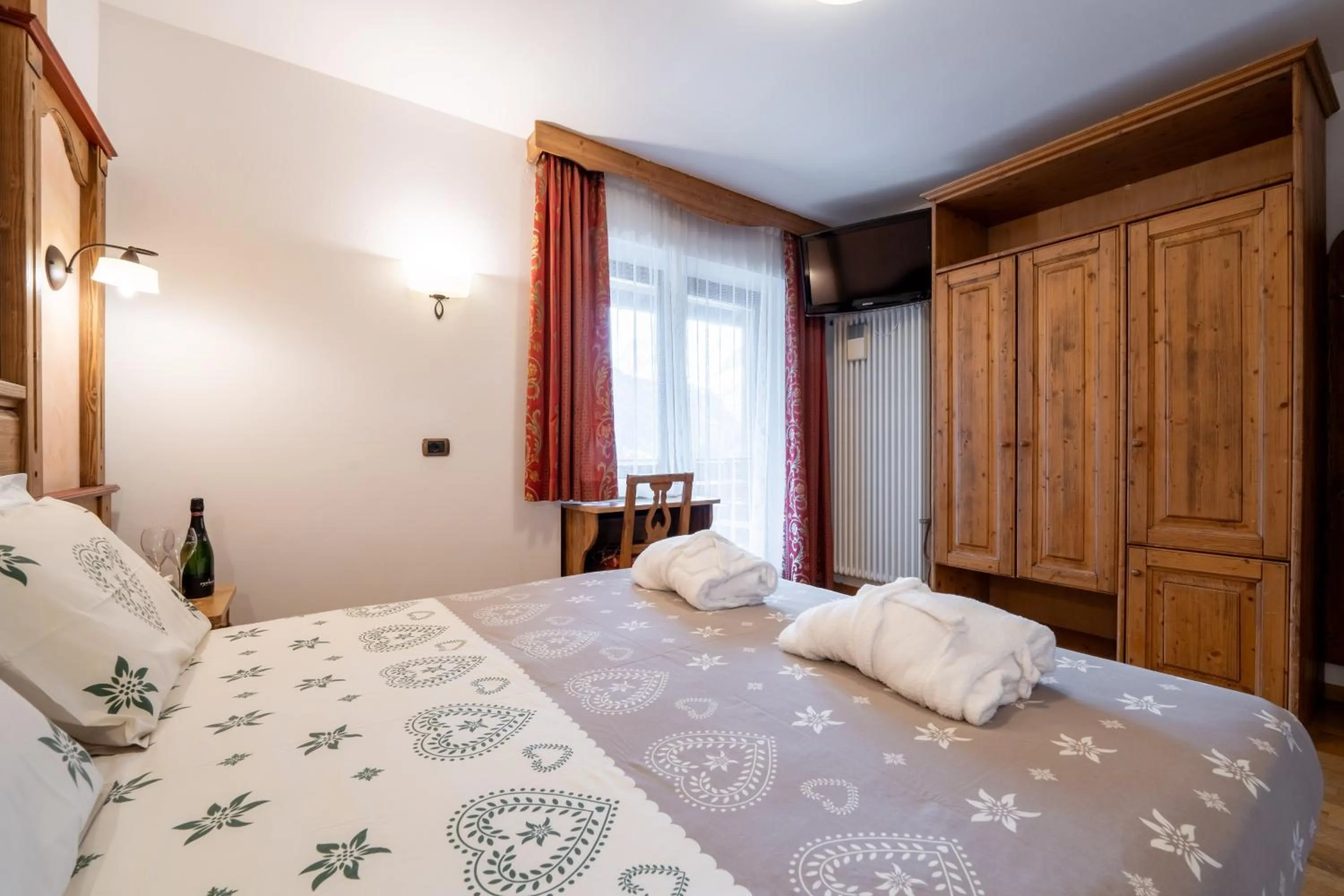 Bedroom, Bed in Hotel il Caminetto Sport
