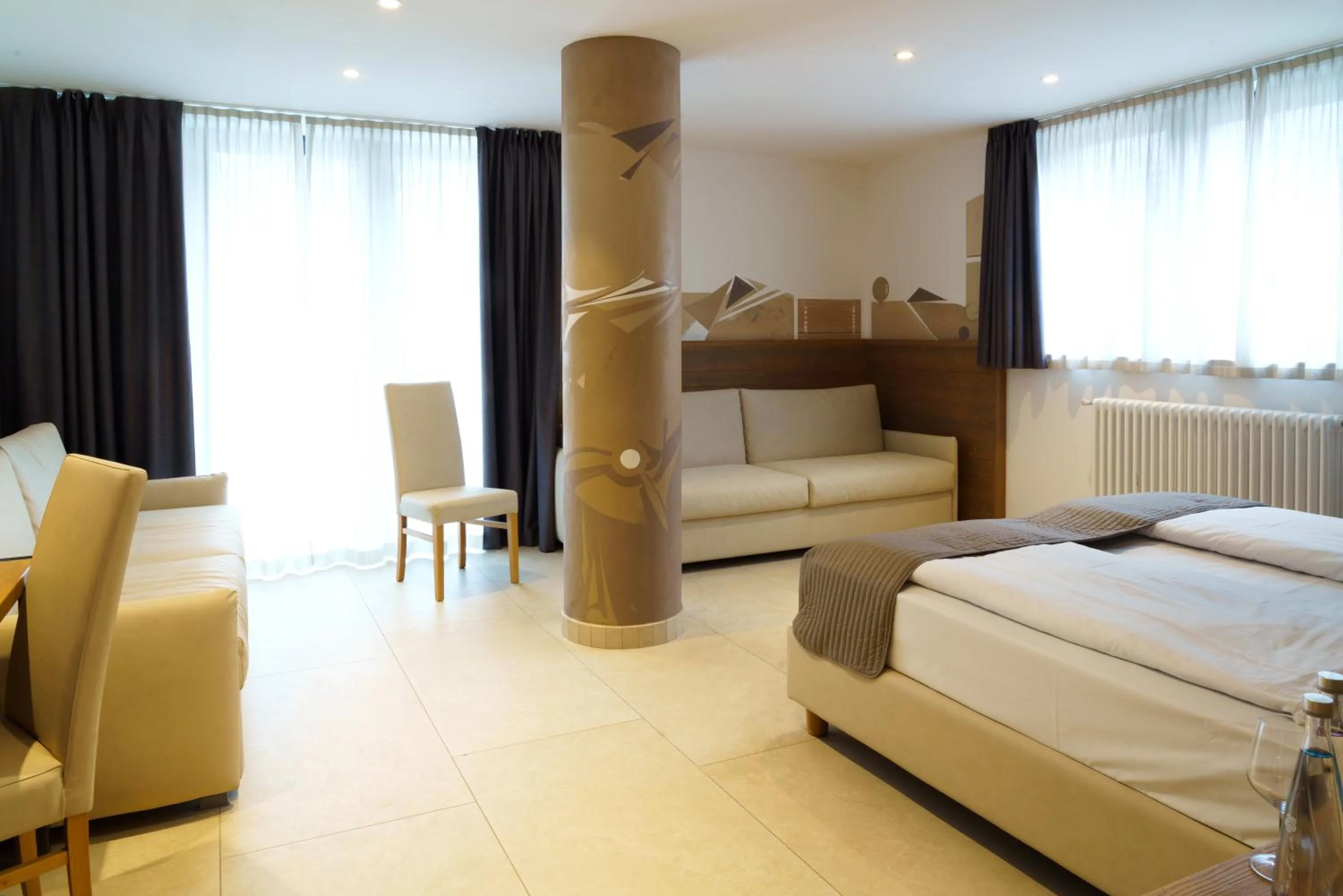 Photo of the whole room, Bed in Hotel Bellevue