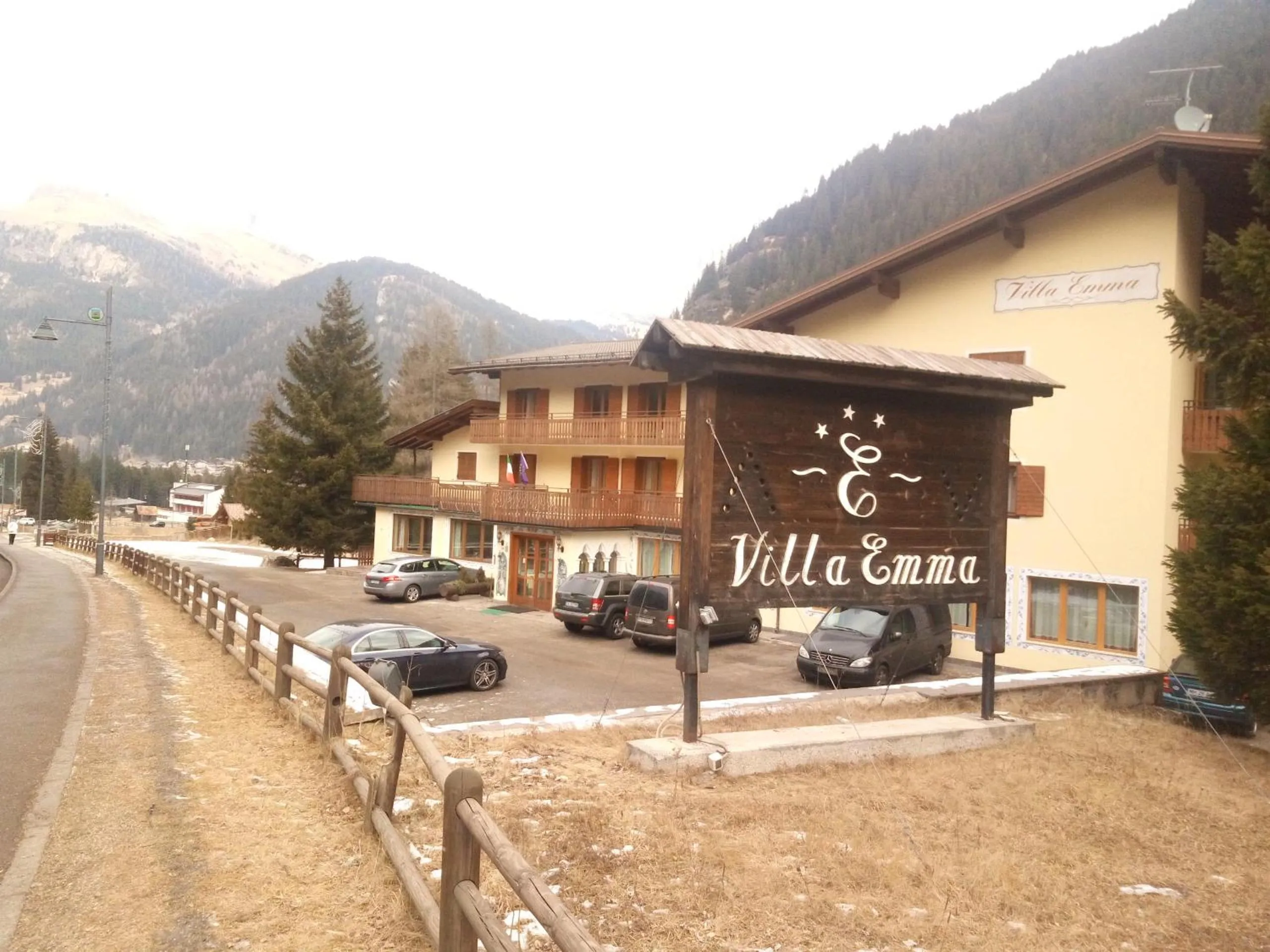 Facade/entrance in IHR Hotel Villa Emma